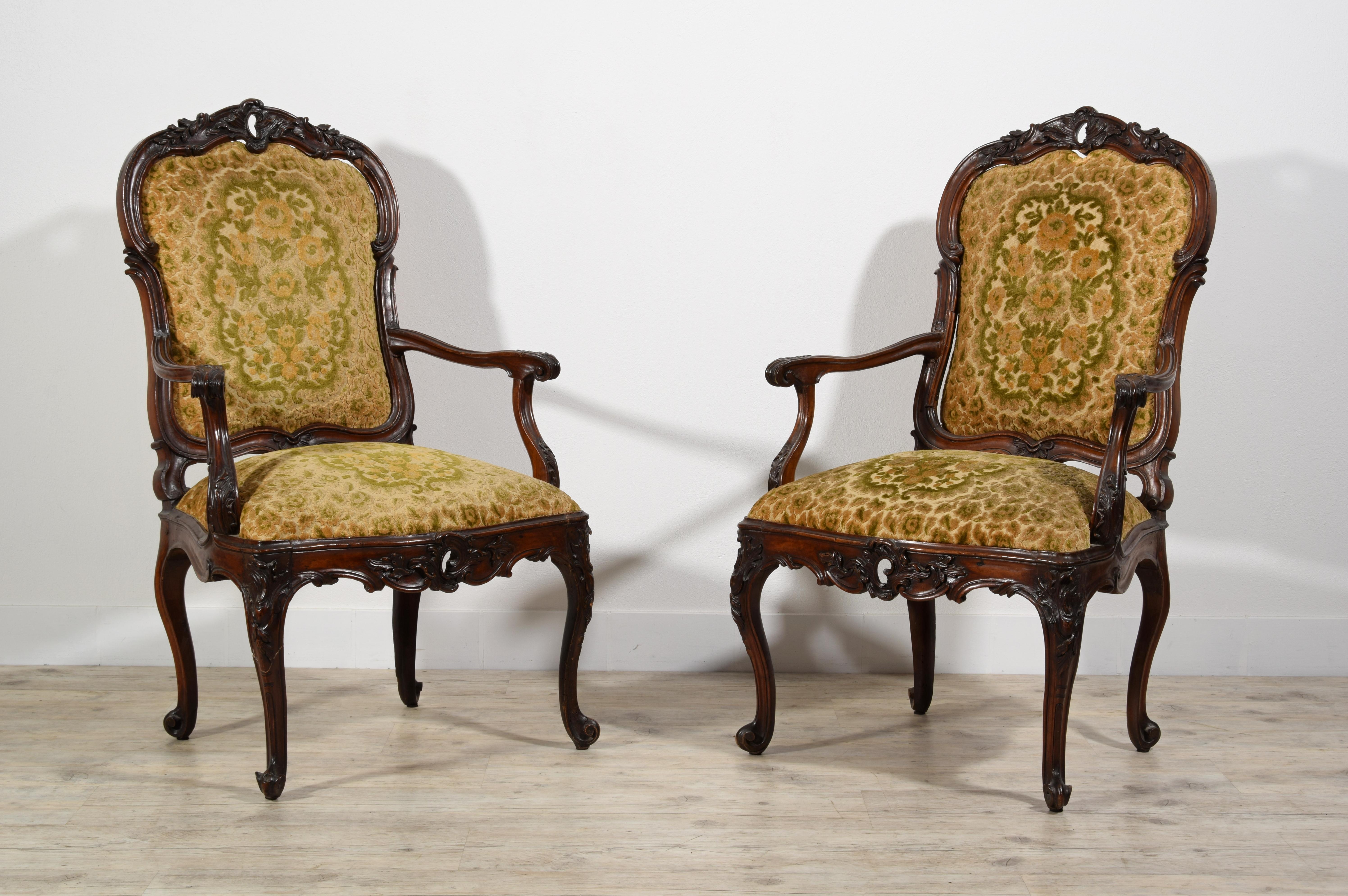 18th century, pair of Italian wood armchairs

This fine pair of armchairs was made in Lombardy, Itay, around the middle of the eighteenth century. In carved walnut wood, they have a mixed and wavy plant characteristic of the Lombard baroque. The