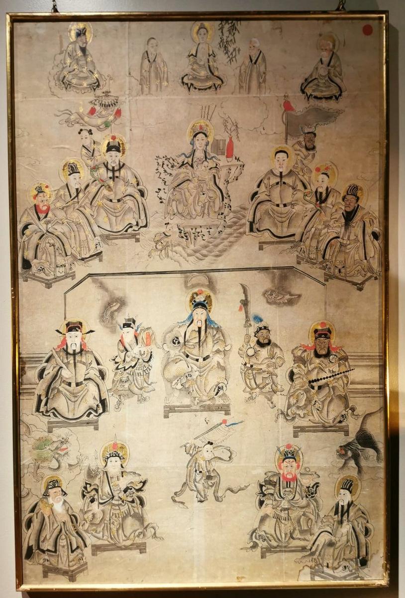 18th Century Pair of Large Chinese Paintings on Paper with Gilded Wooden Frame 7