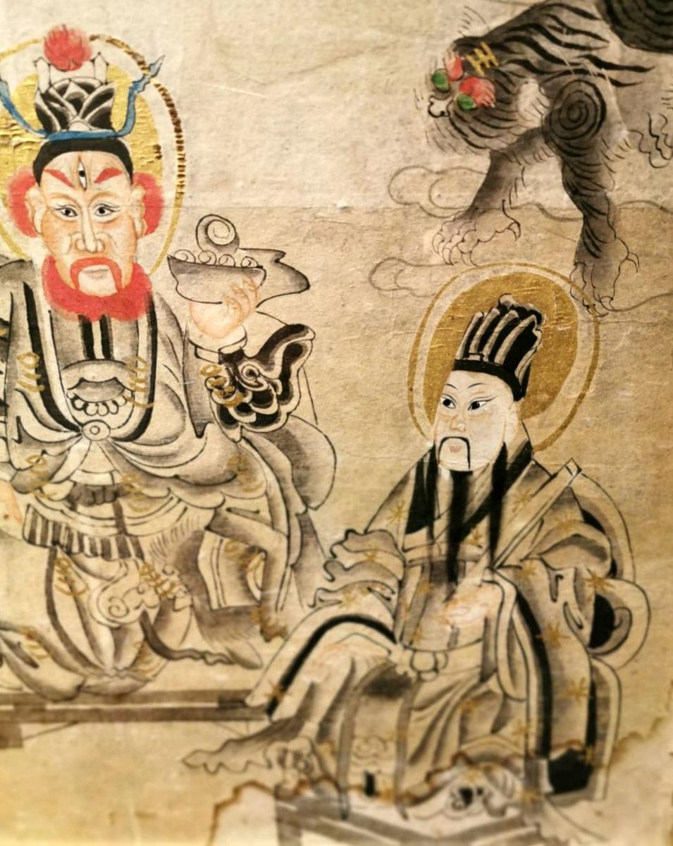 18th Century Pair of Large Chinese Paintings on Paper with Gilded Wooden Frame 3