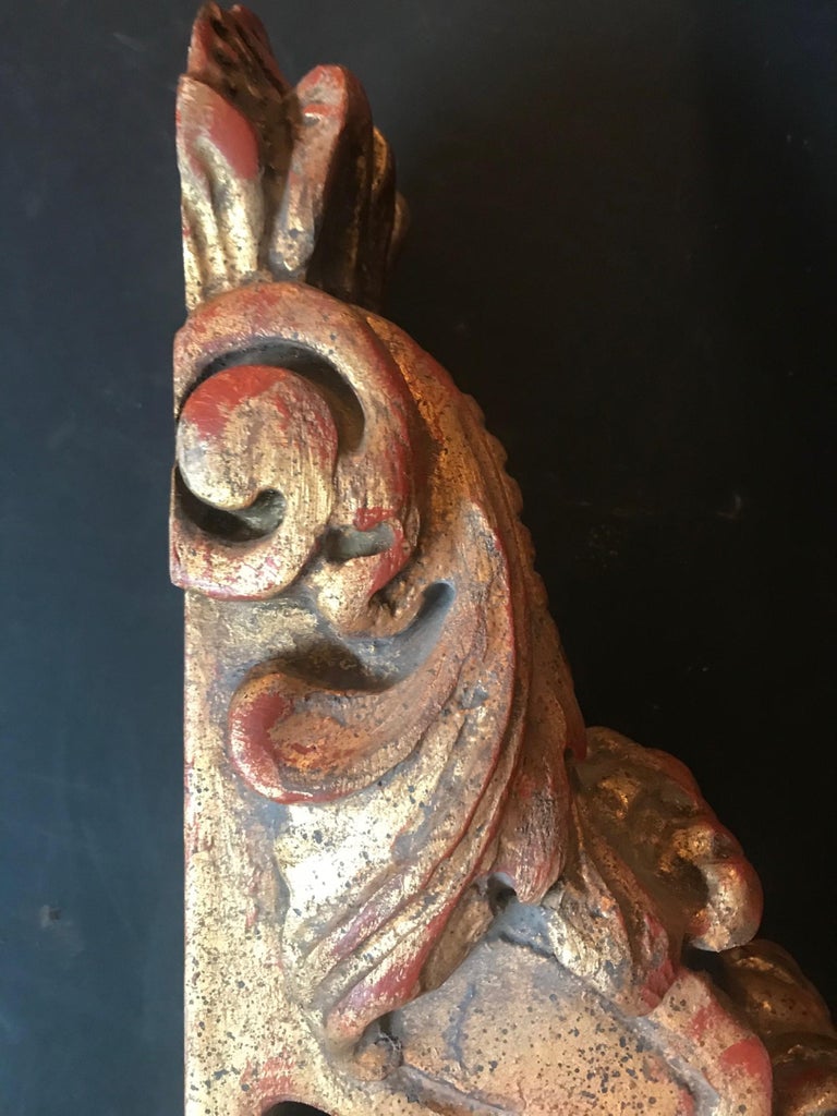 18th Century Pair of Large Giltwood Baroque Spanish Corbels For Sale at