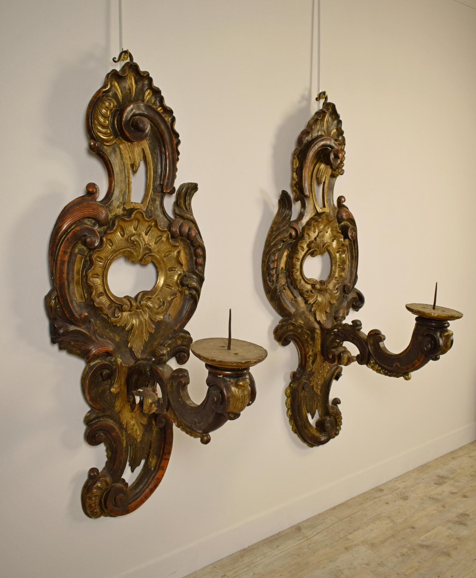 Louis XIV 18th Century, Pair of Large Italian Carved and Gilded Wood Applique