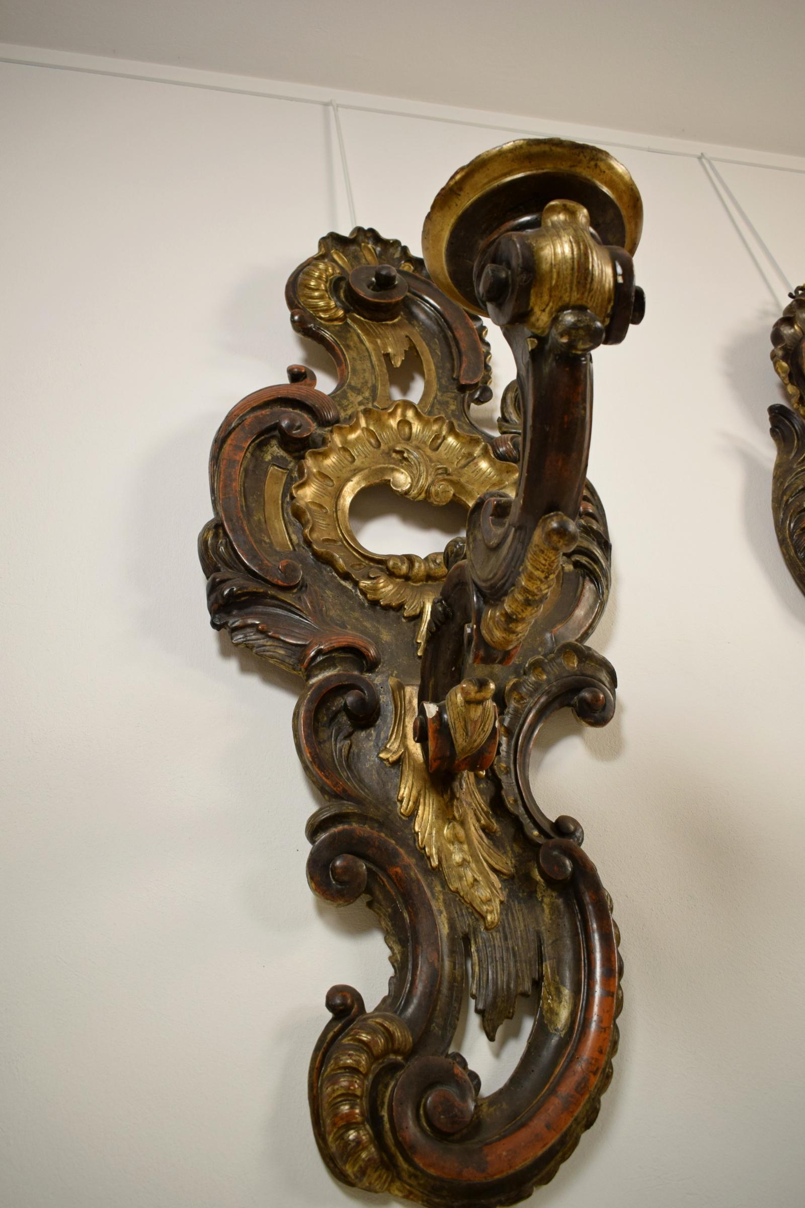 18th Century, Pair of Large Italian Carved and Gilded Wood Applique 5