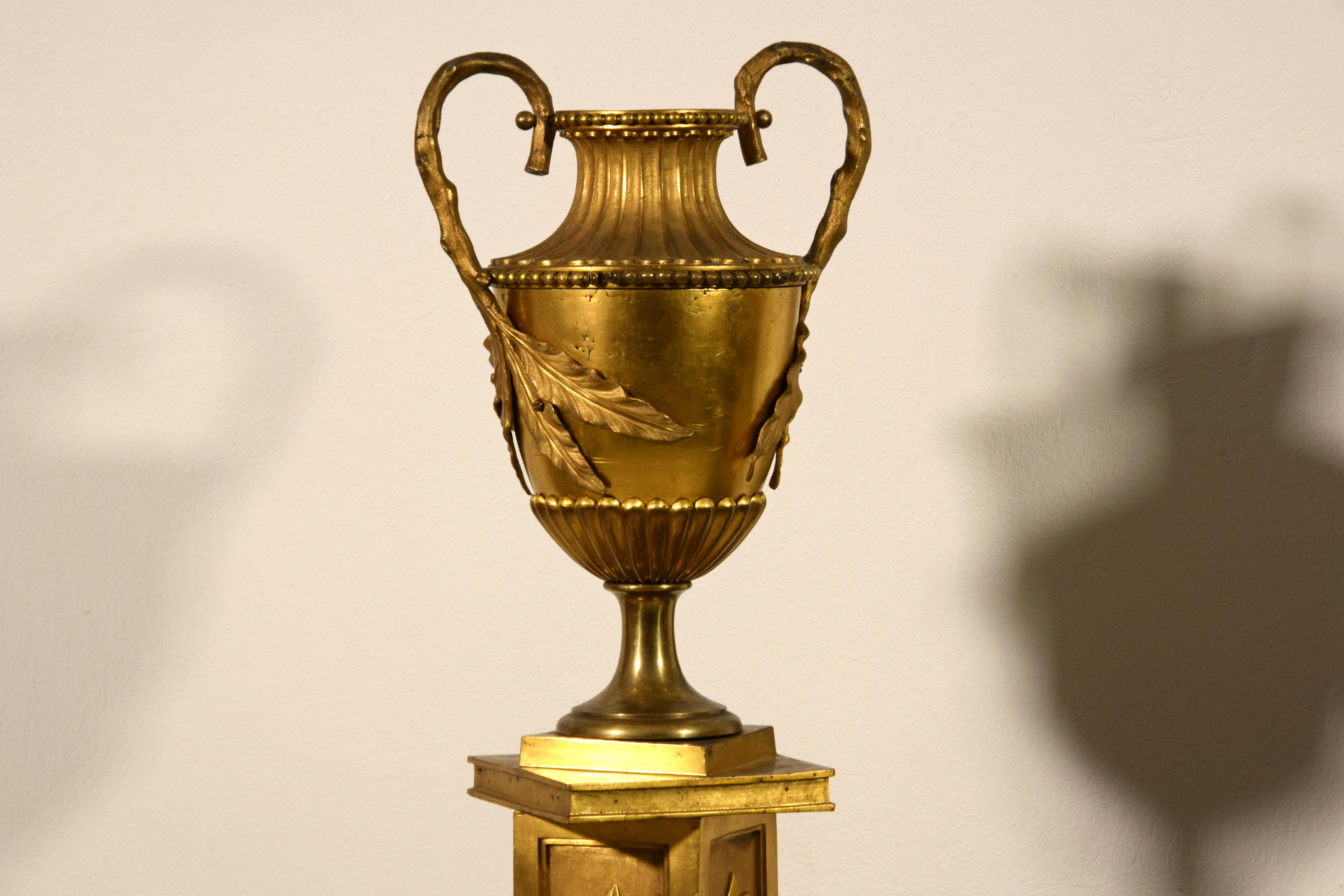 18th Century Pair of Large Italian Neoclassical Gilt Bronze Vases For Sale 13