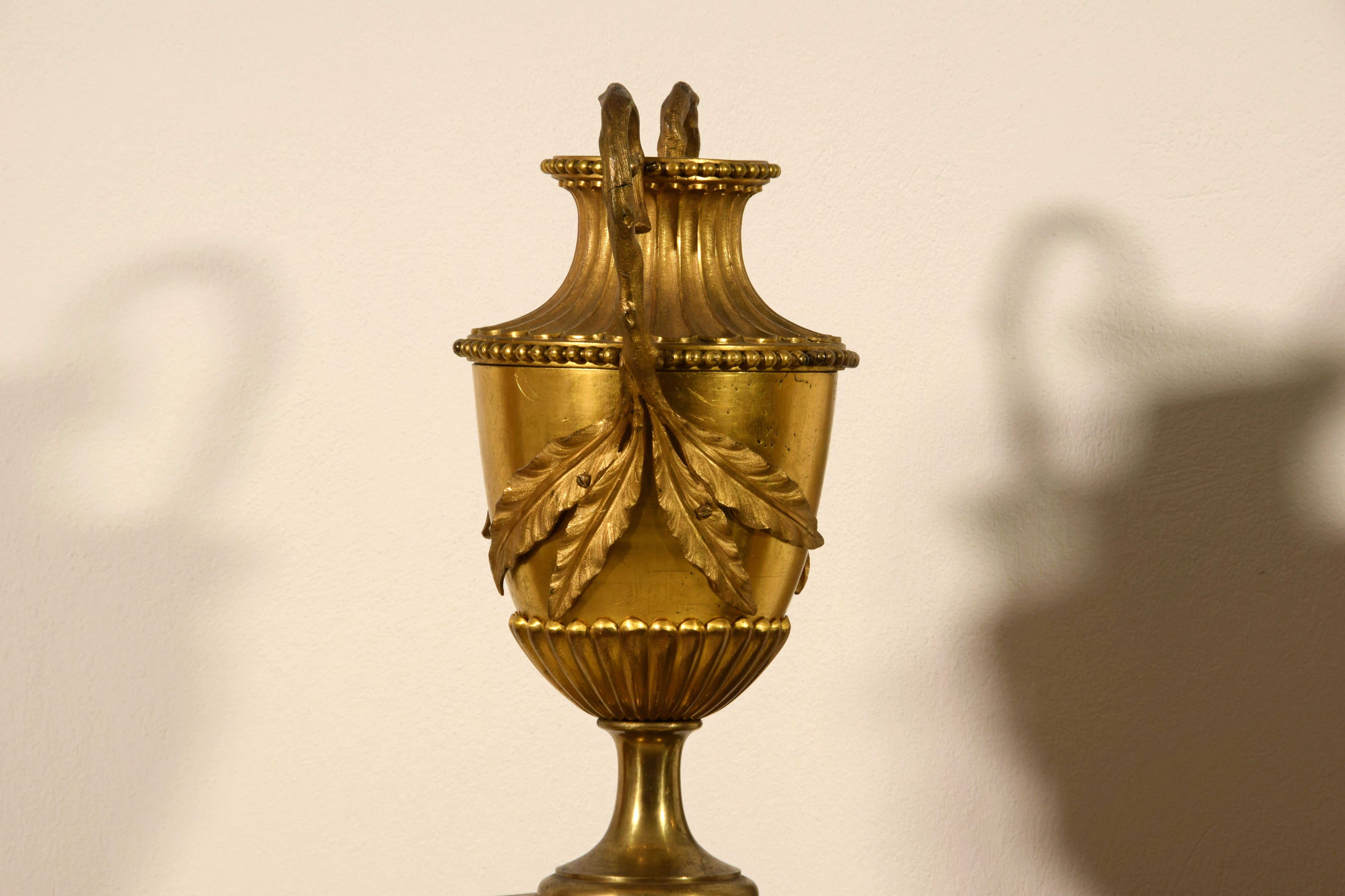 18th Century Pair of Large Italian Neoclassical Gilt Bronze Vases For Sale 15