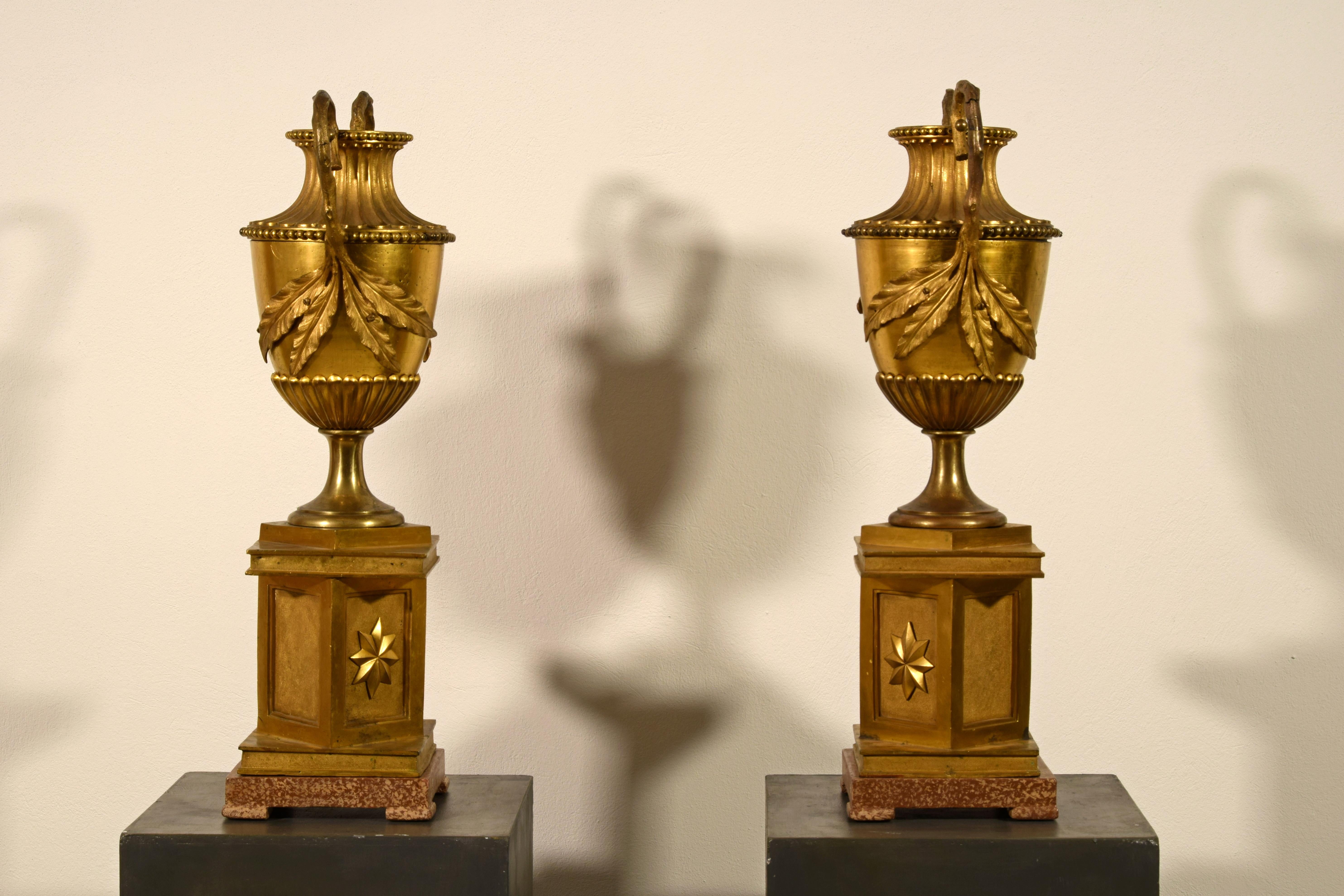 18th Century Pair of Large Italian Neoclassical Gilt Bronze Vases For Sale 6