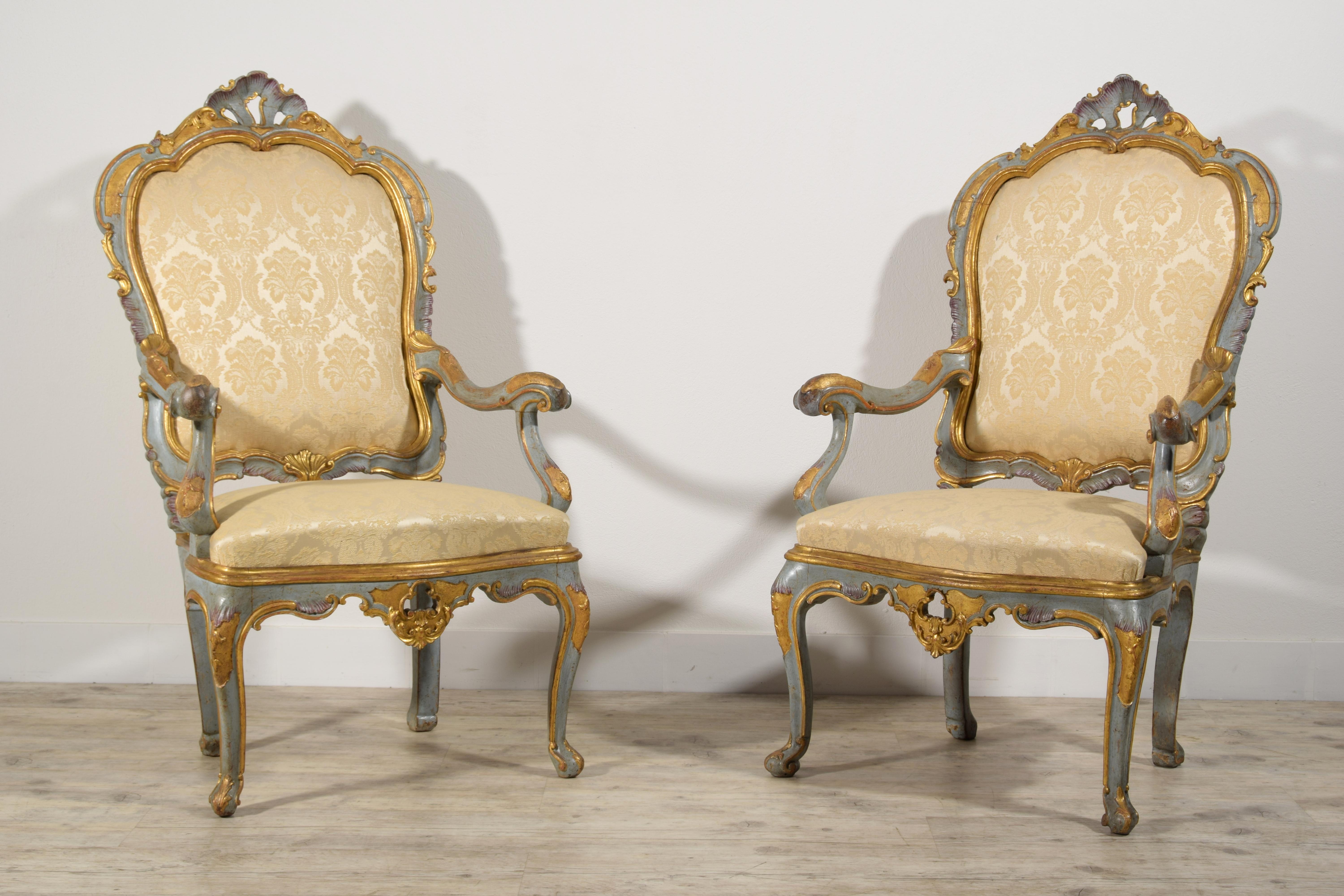 Paire de grands fauteuils vénitiens barocchetto laqués et en bois doré du 18ème siècle  en vente 3