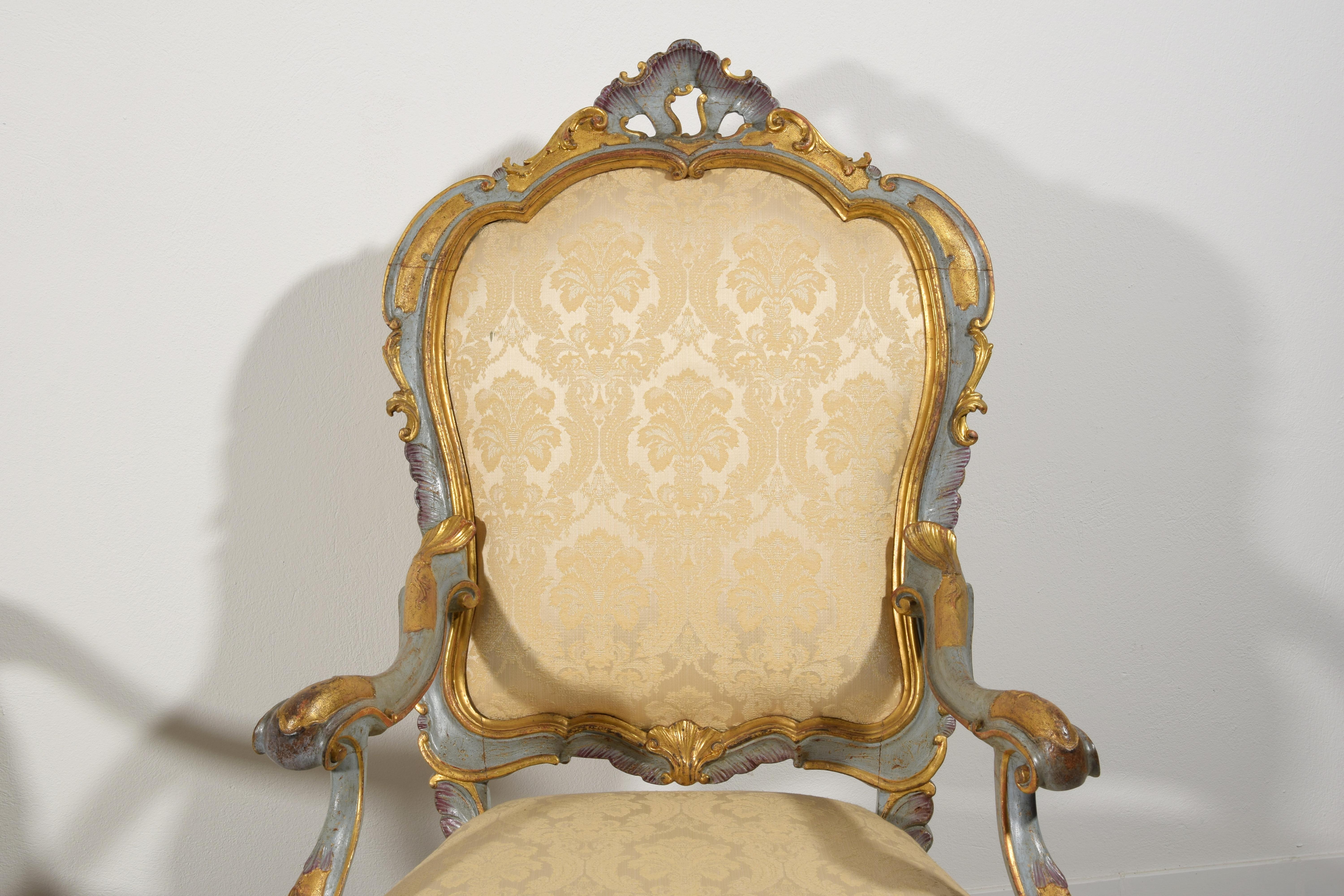 Paire de grands fauteuils vénitiens barocchetto laqués et en bois doré du 18ème siècle  en vente 9