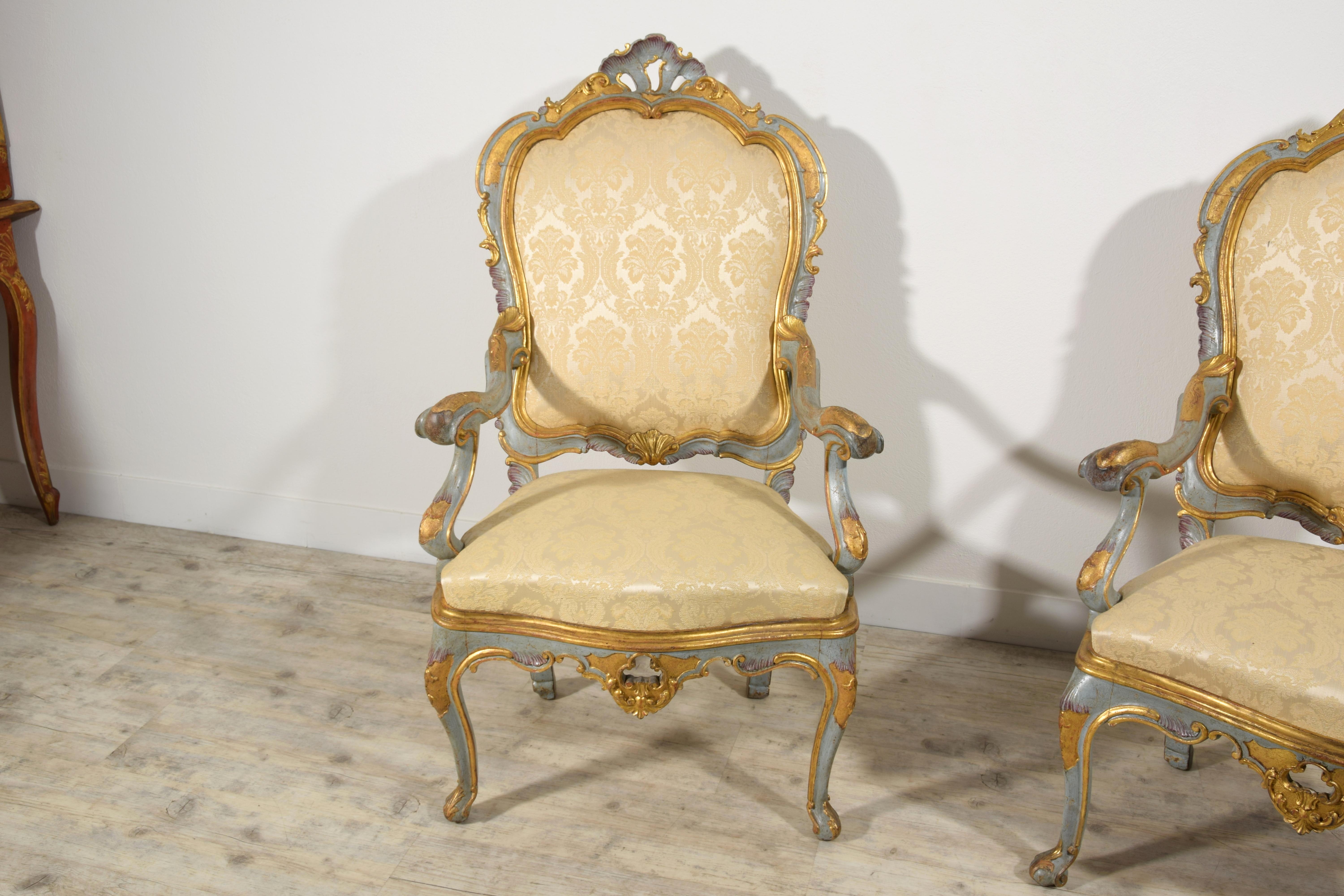 Paire de grands fauteuils vénitiens barocchetto laqués et en bois doré du 18ème siècle  en vente 11