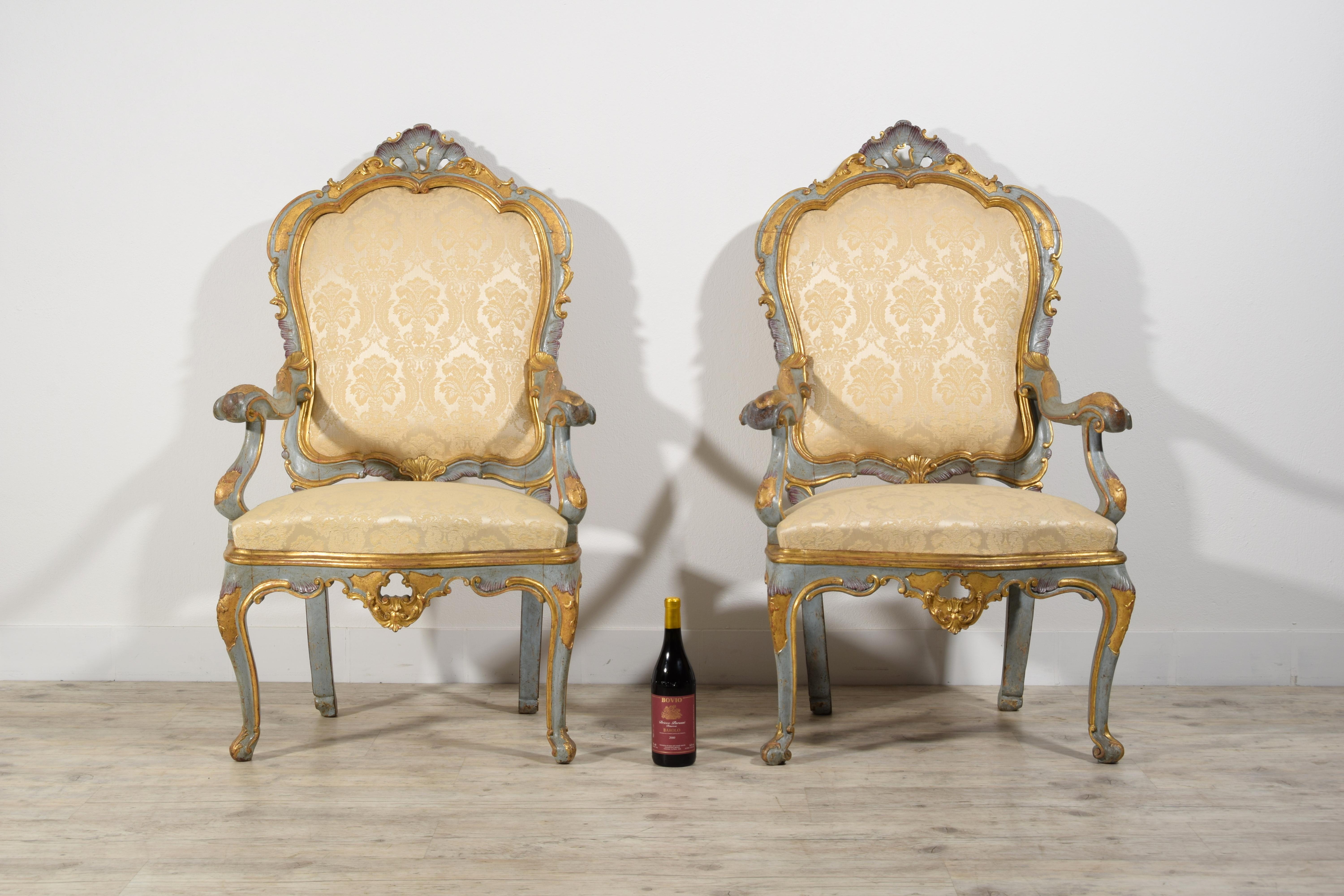 XVIIIe siècle Paire de grands fauteuils vénitiens barocchetto laqués et en bois doré du 18ème siècle  en vente