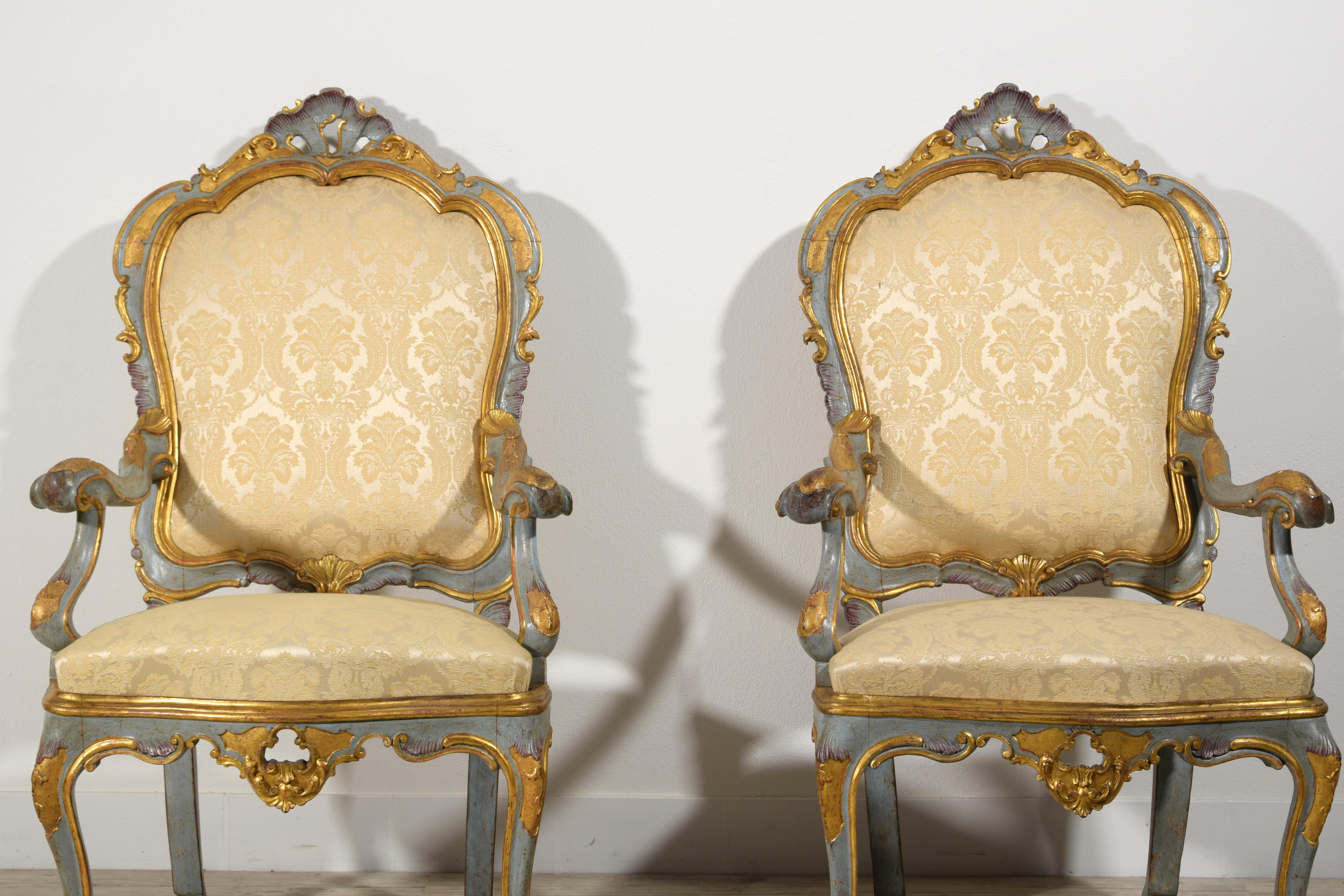 Noyer Paire de grands fauteuils vénitiens barocchetto laqués et en bois doré du 18ème siècle  en vente