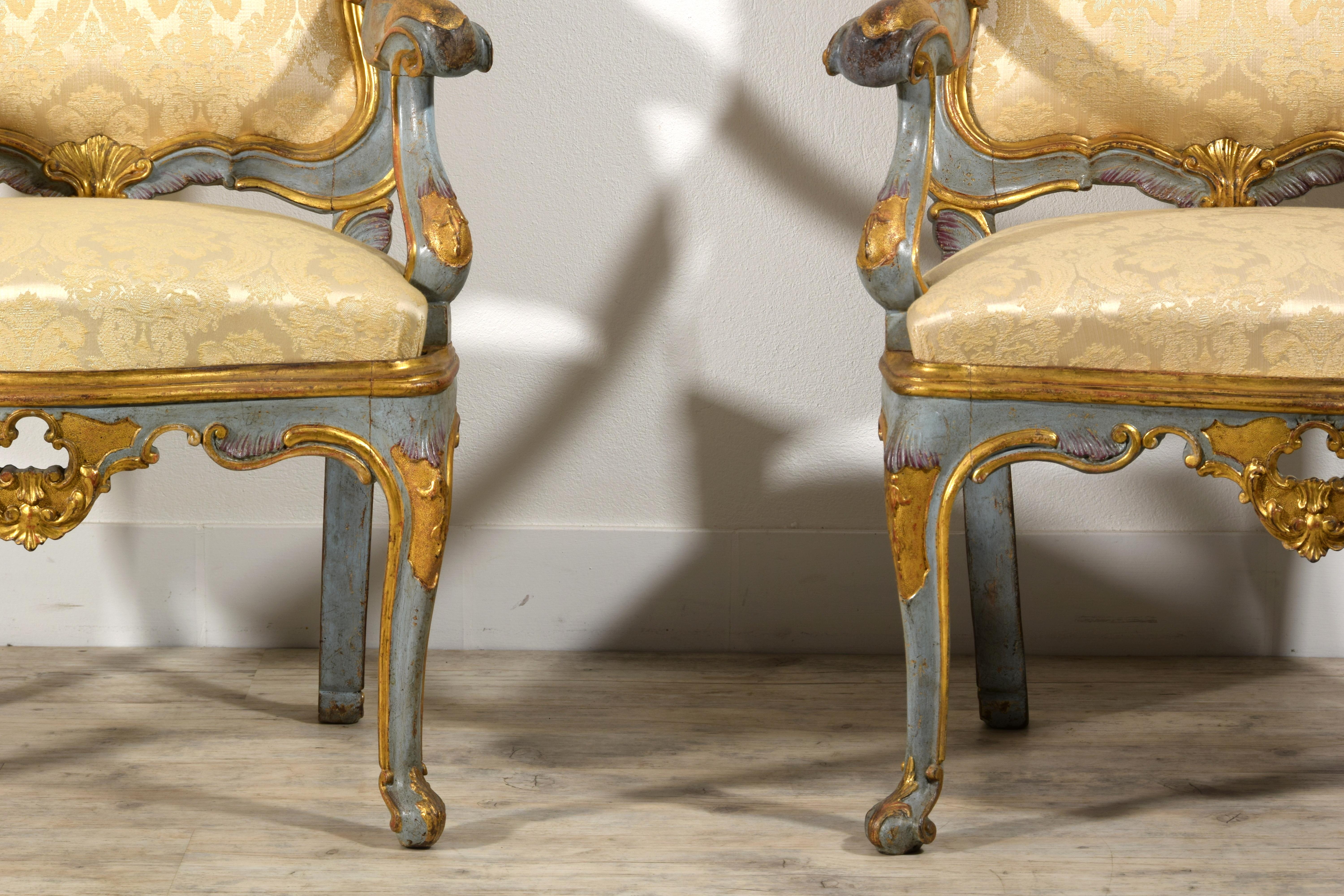 Paire de grands fauteuils vénitiens barocchetto laqués et en bois doré du 18ème siècle  en vente 2