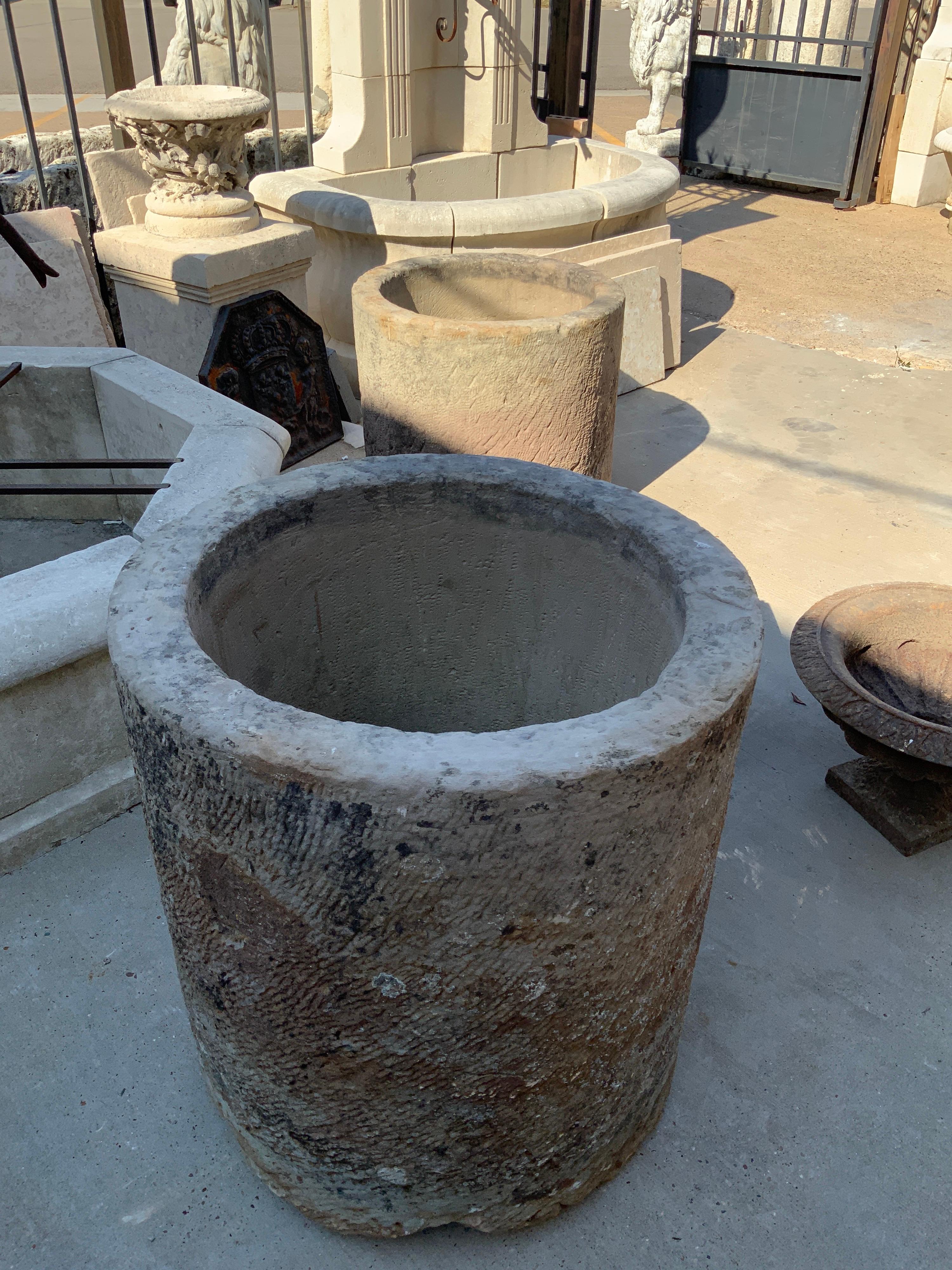 This pair of limestone planter origins from France, circa 1760.

They are made with old stone, which was used to sharpen knives.

Measures: The big one: 31