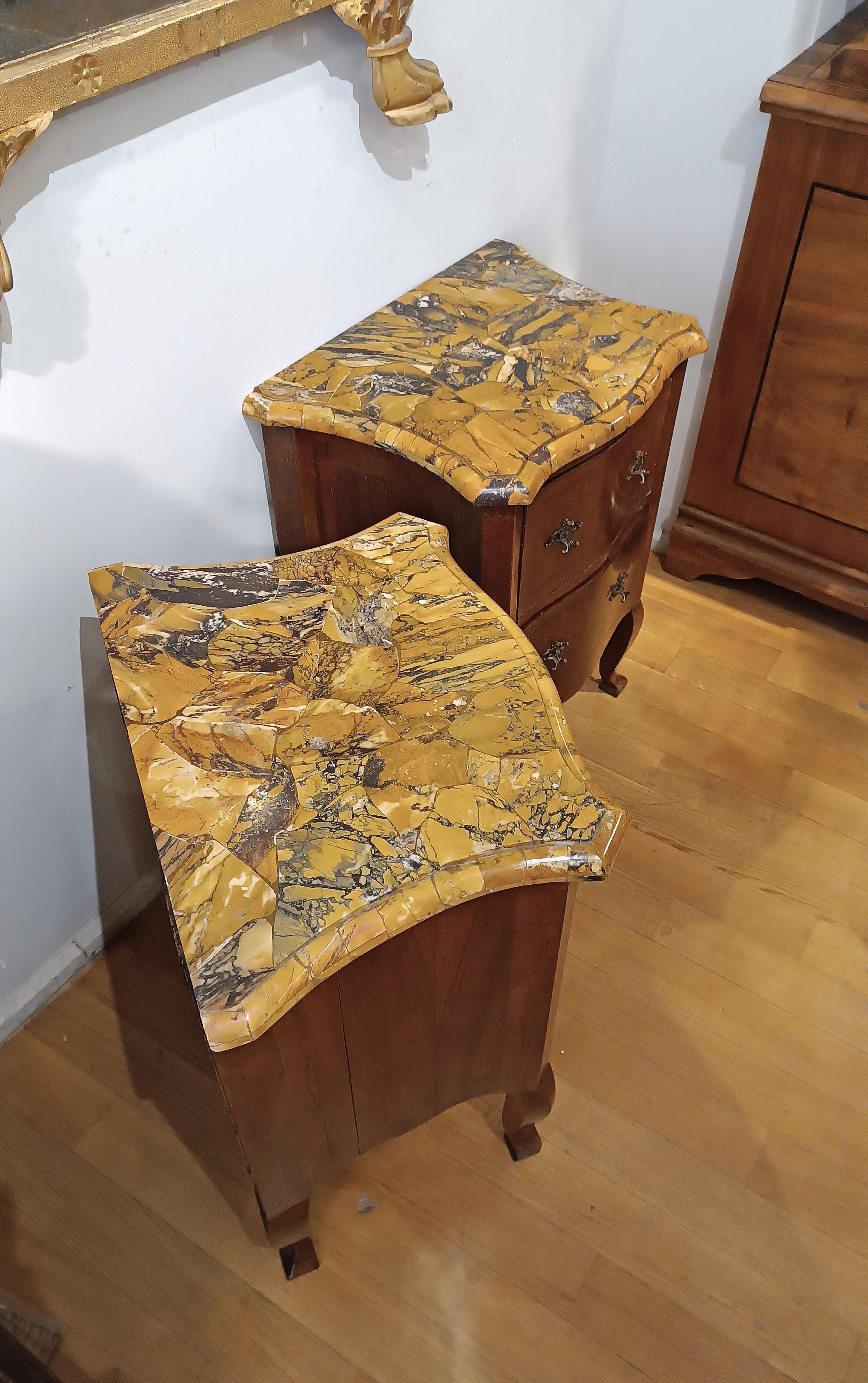 18th CENTURY PAIR OF LOUIS XV BEDSIDE TABLES For Sale 4