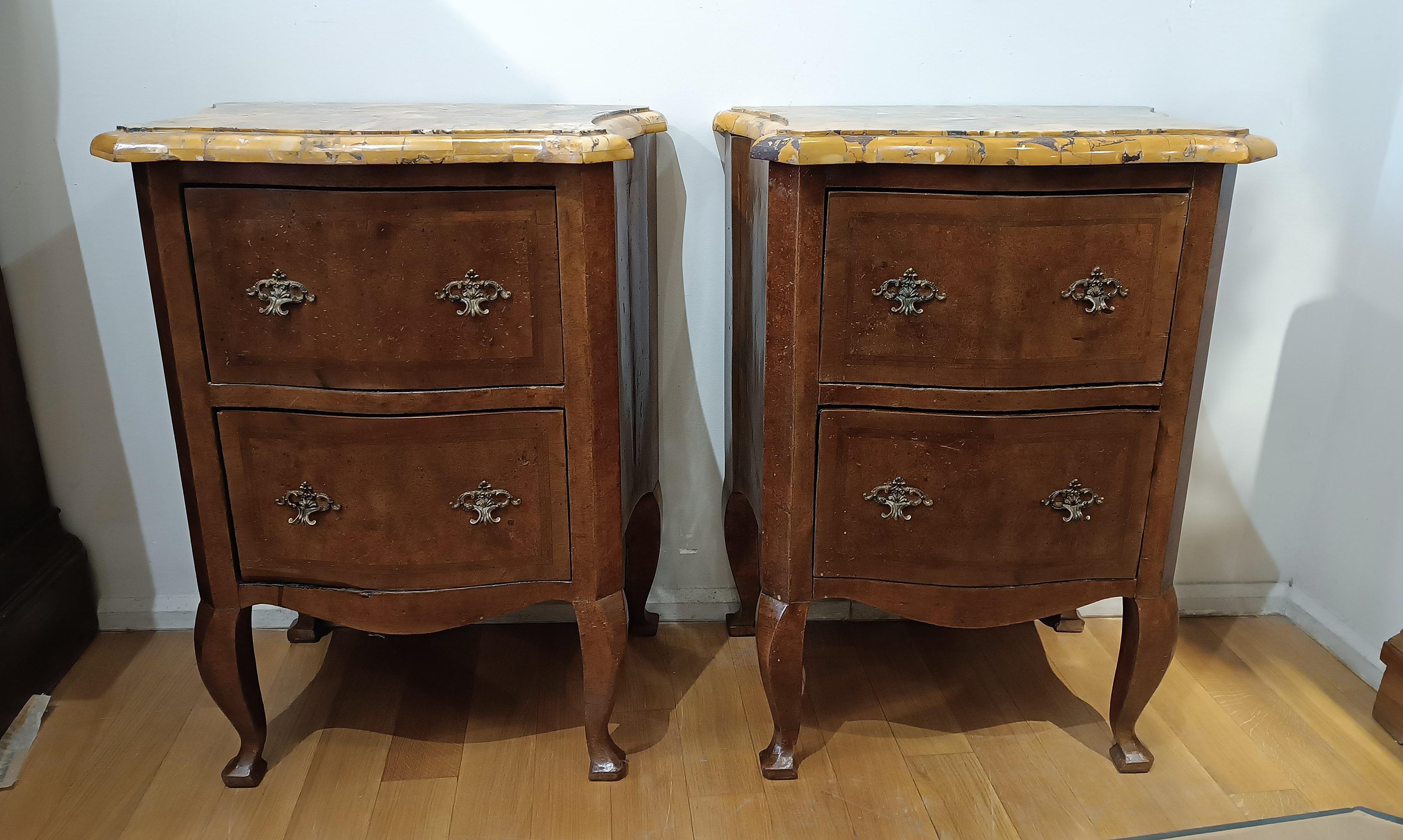 Pair of elegant Louis XV style bedside tables made of walnut briar with walnut veneer. The bedside tables are equipped with two spacious and ergonomic drawers, ideal for storing all the necessary objects. The handles, in lost wax cast bronze with