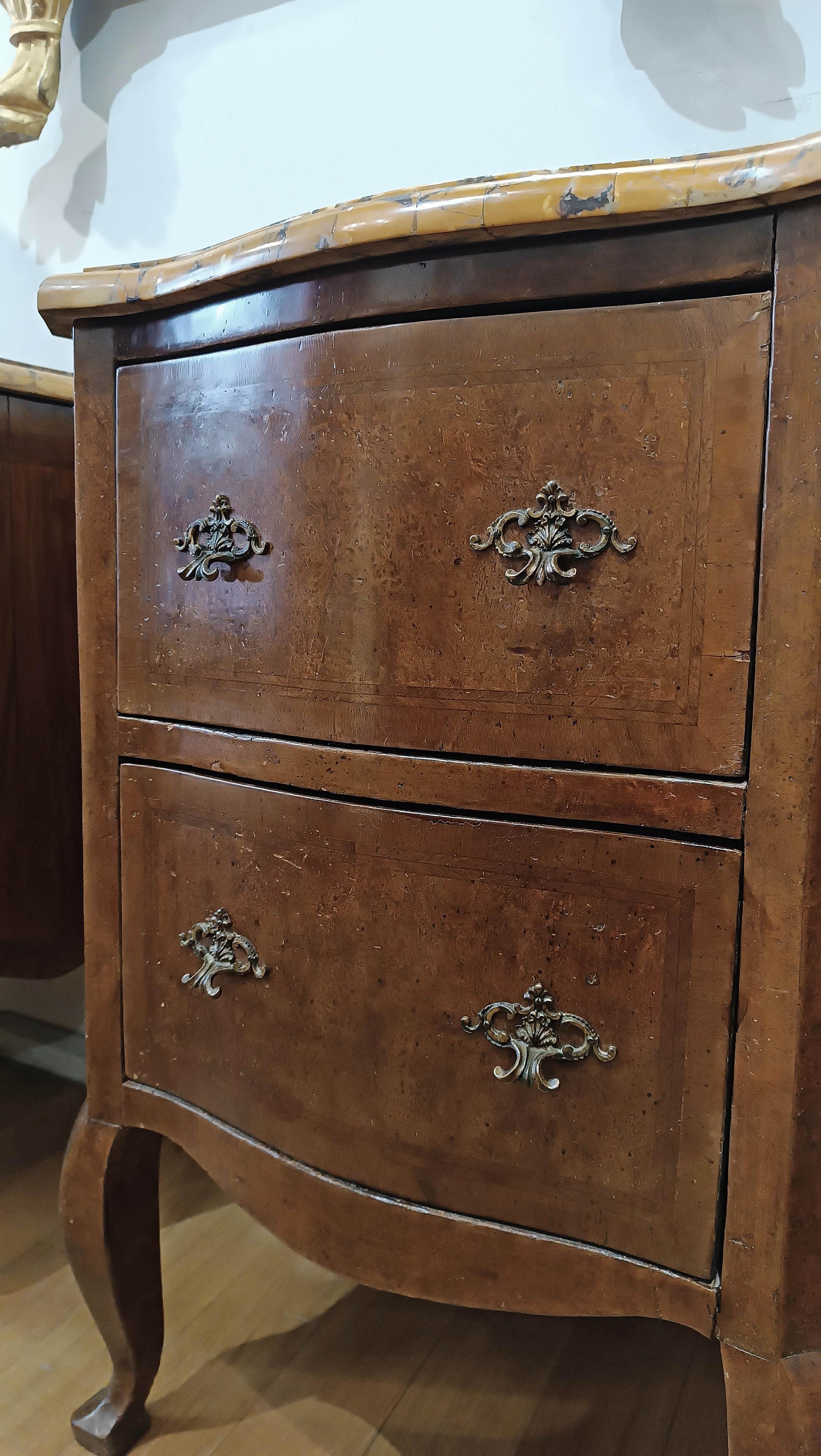 18th CENTURY PAIR OF LOUIS XV BEDSIDE TABLES In Good Condition For Sale In Firenze, FI