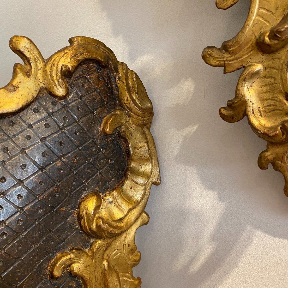 18th Century and Earlier 18th Century Pair of Louis XV Rococo Style Italian Sconces in Gilded Wood  For Sale
