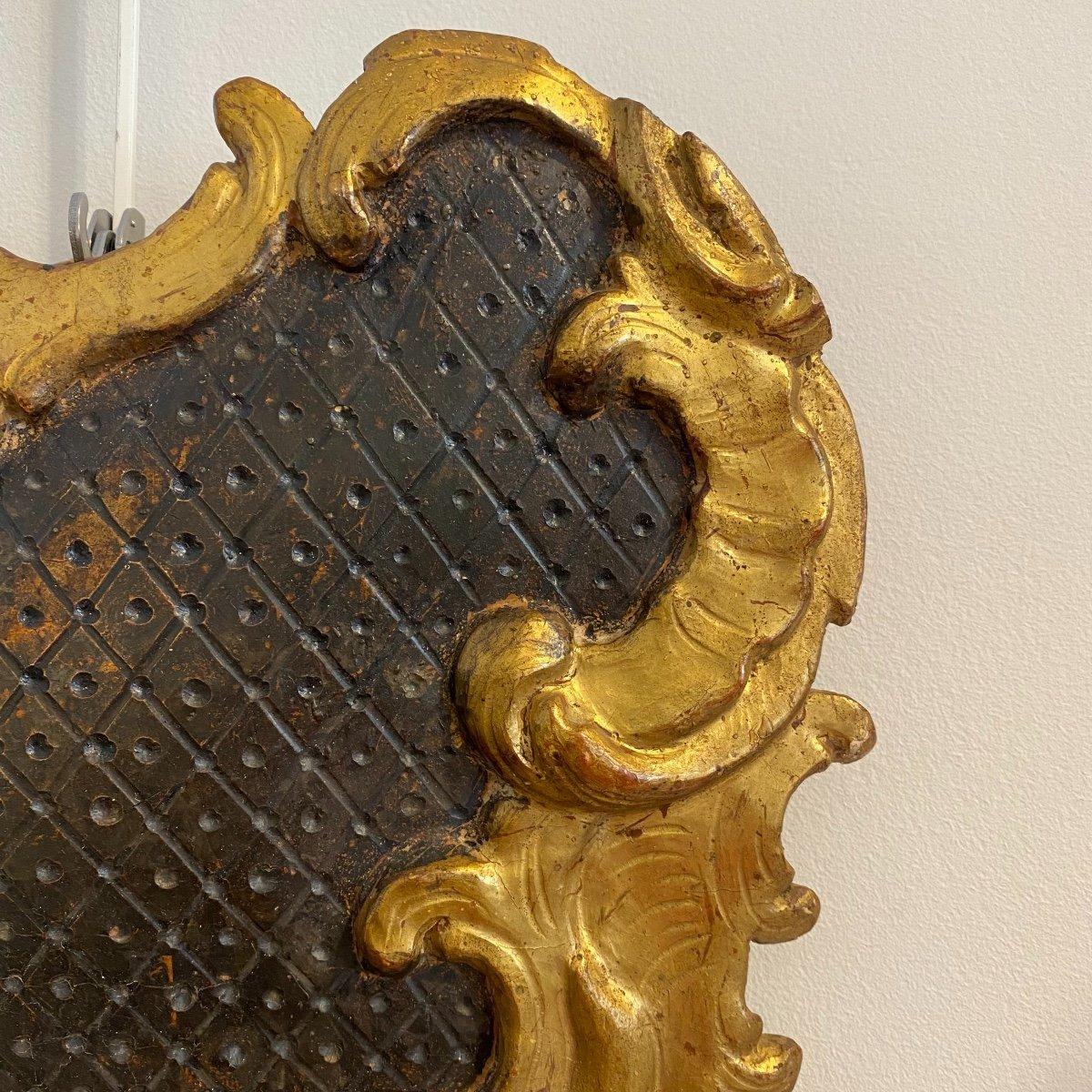 Bois Paire d'appliques italiennes de style Louis XV Rococo du 18ème siècle en bois doré  en vente