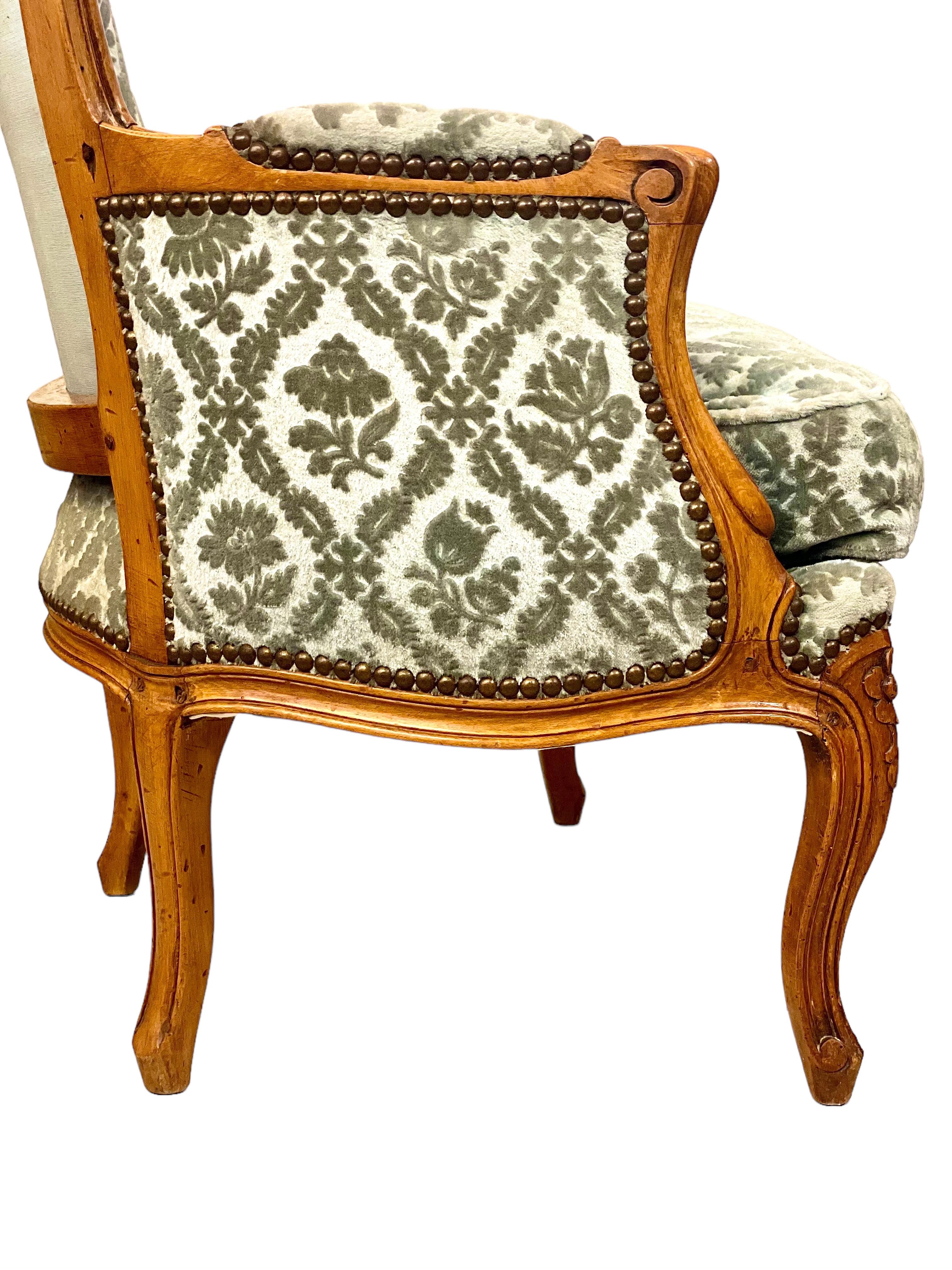 Coppia di sedie bergere in noce Luigi XV del XIX secolo in vendita 6