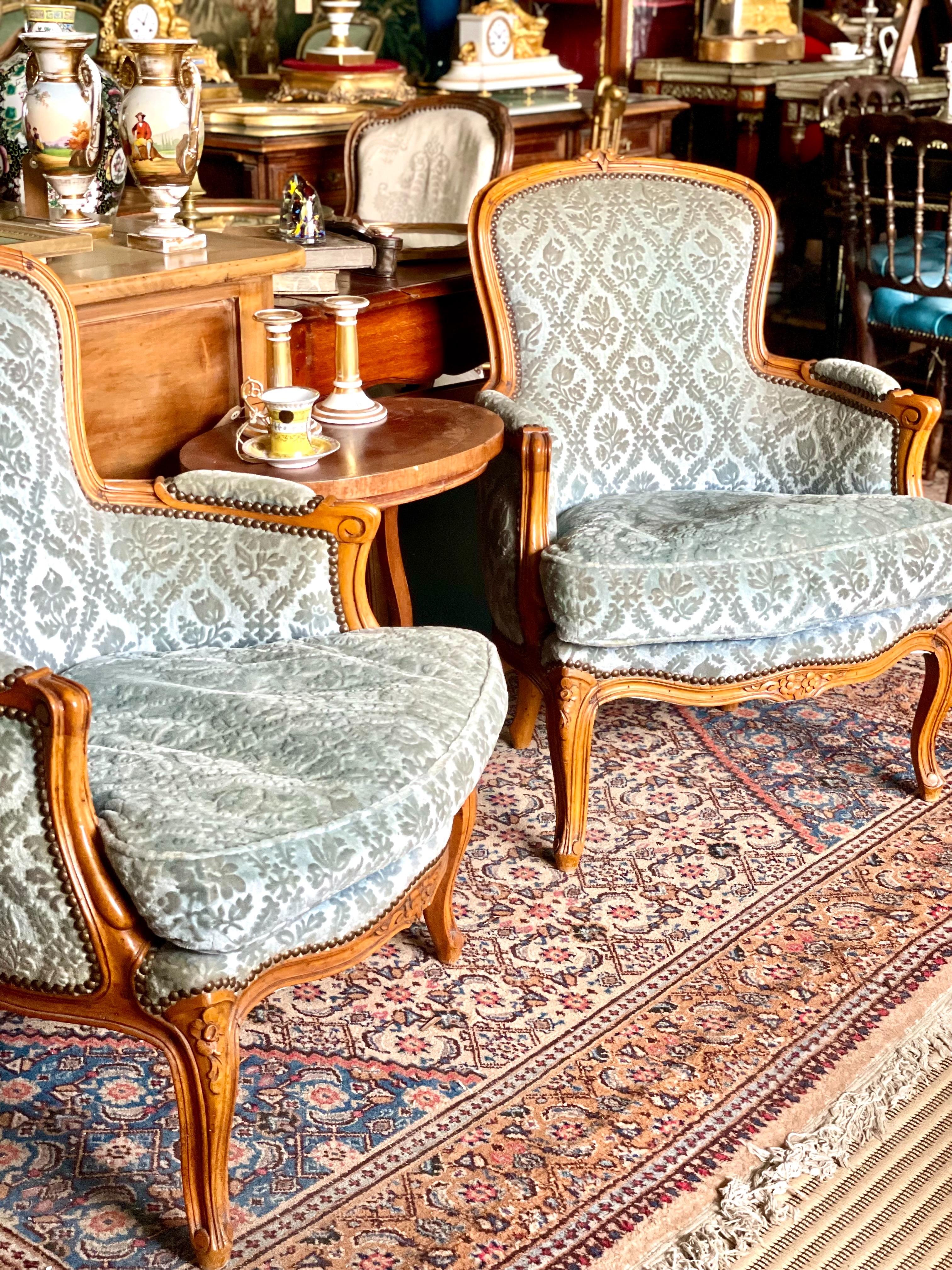 Coppia di sedie bergere in noce Luigi XV del XIX secolo in vendita 4