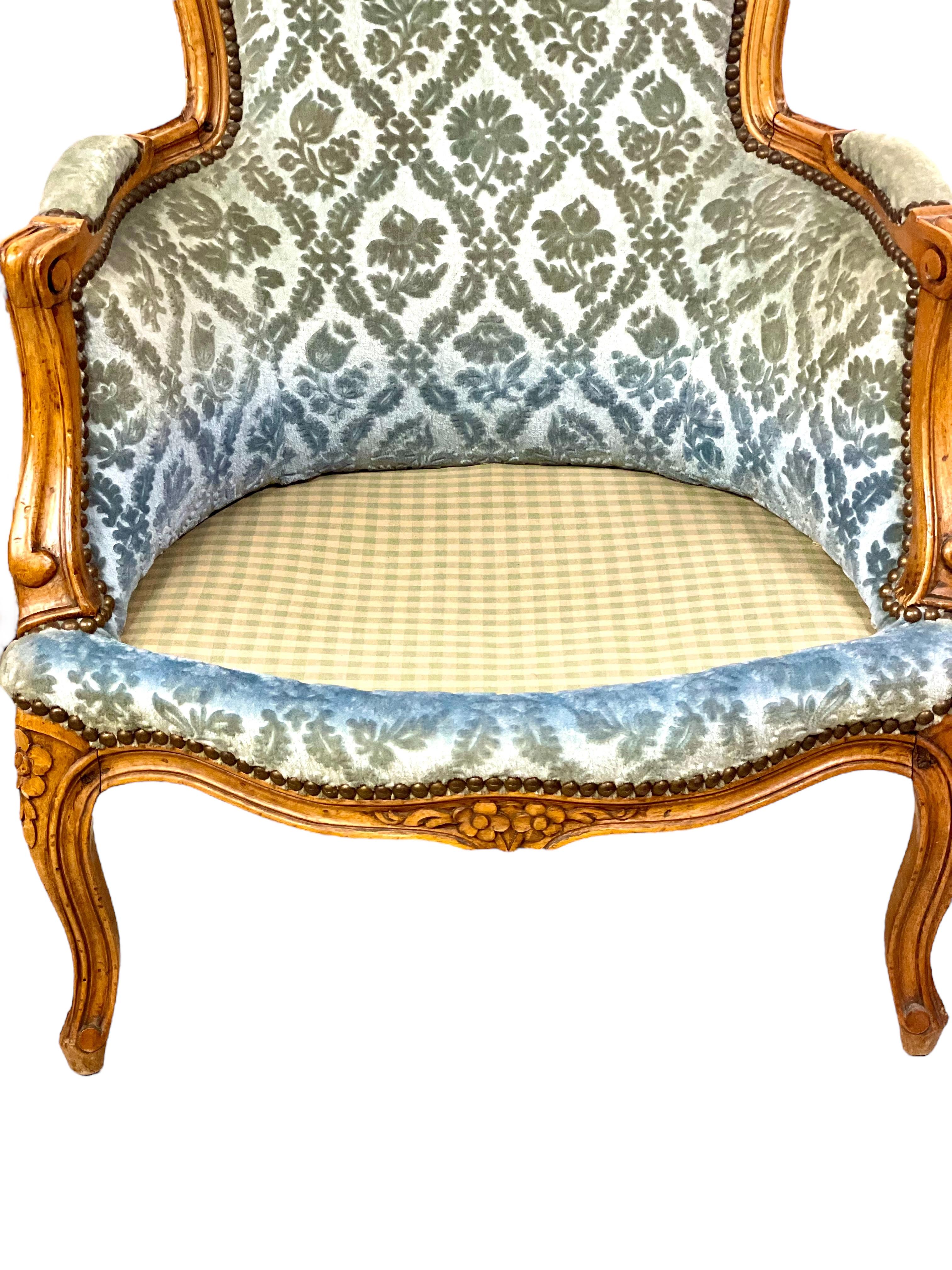 Coppia di sedie bergere in noce Luigi XV del XIX secolo in vendita 8