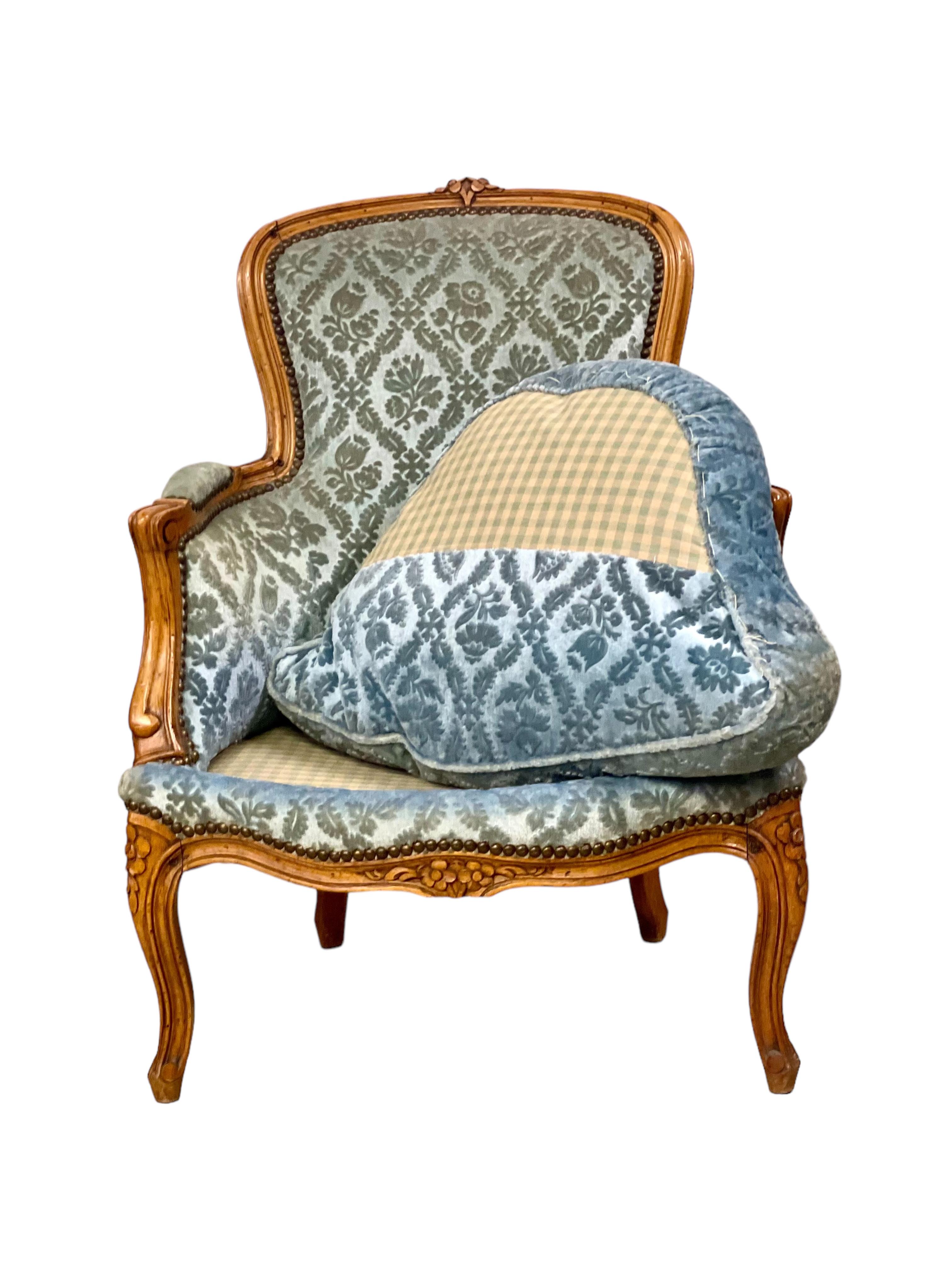 Coppia di sedie bergere in noce Luigi XV del XIX secolo In condizioni buone in vendita a LA CIOTAT, FR