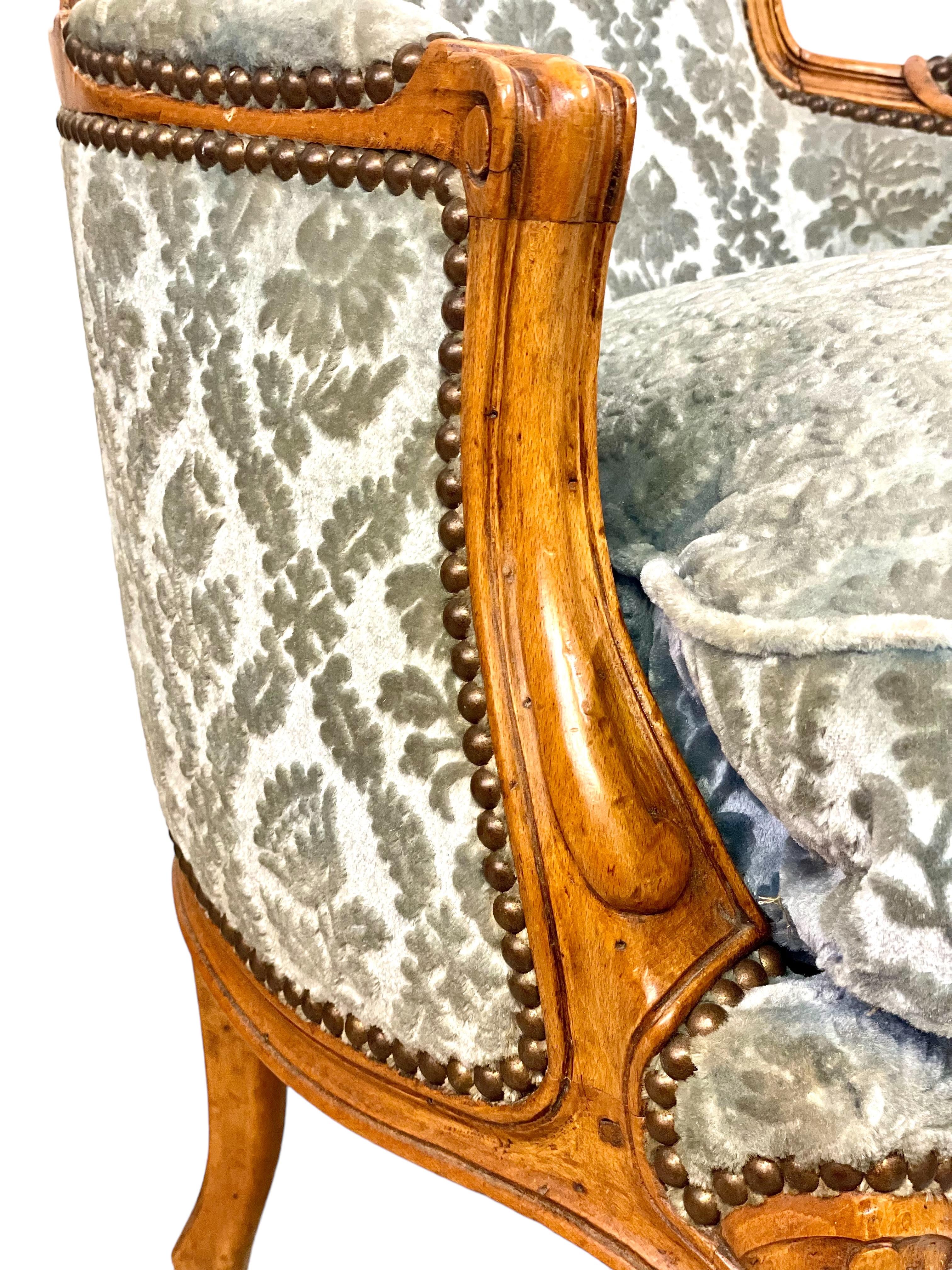 Coppia di sedie bergere in noce Luigi XV del XIX secolo in vendita 3