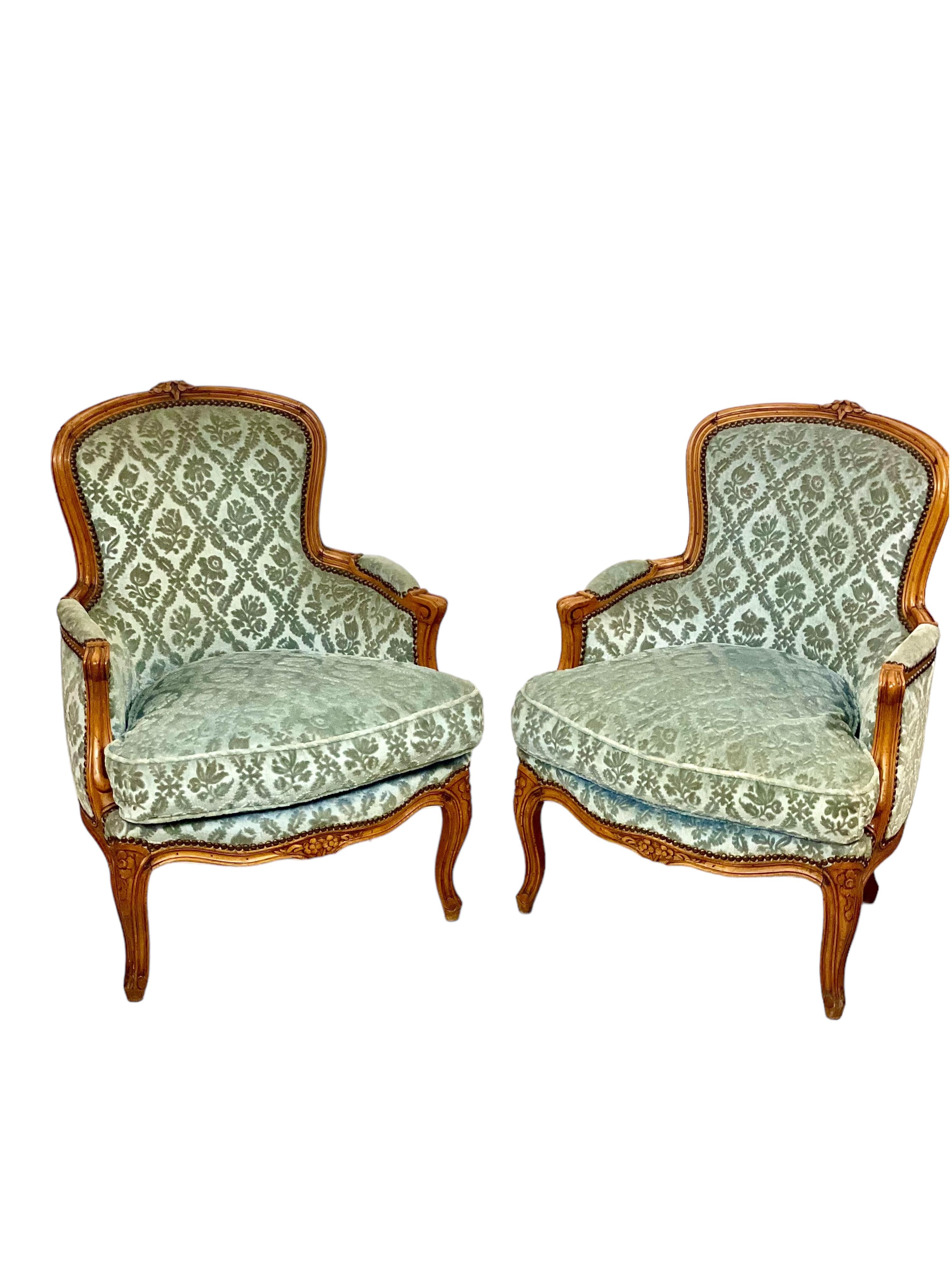 Coppia di sedie bergere in noce Luigi XV del XIX secolo in vendita 5