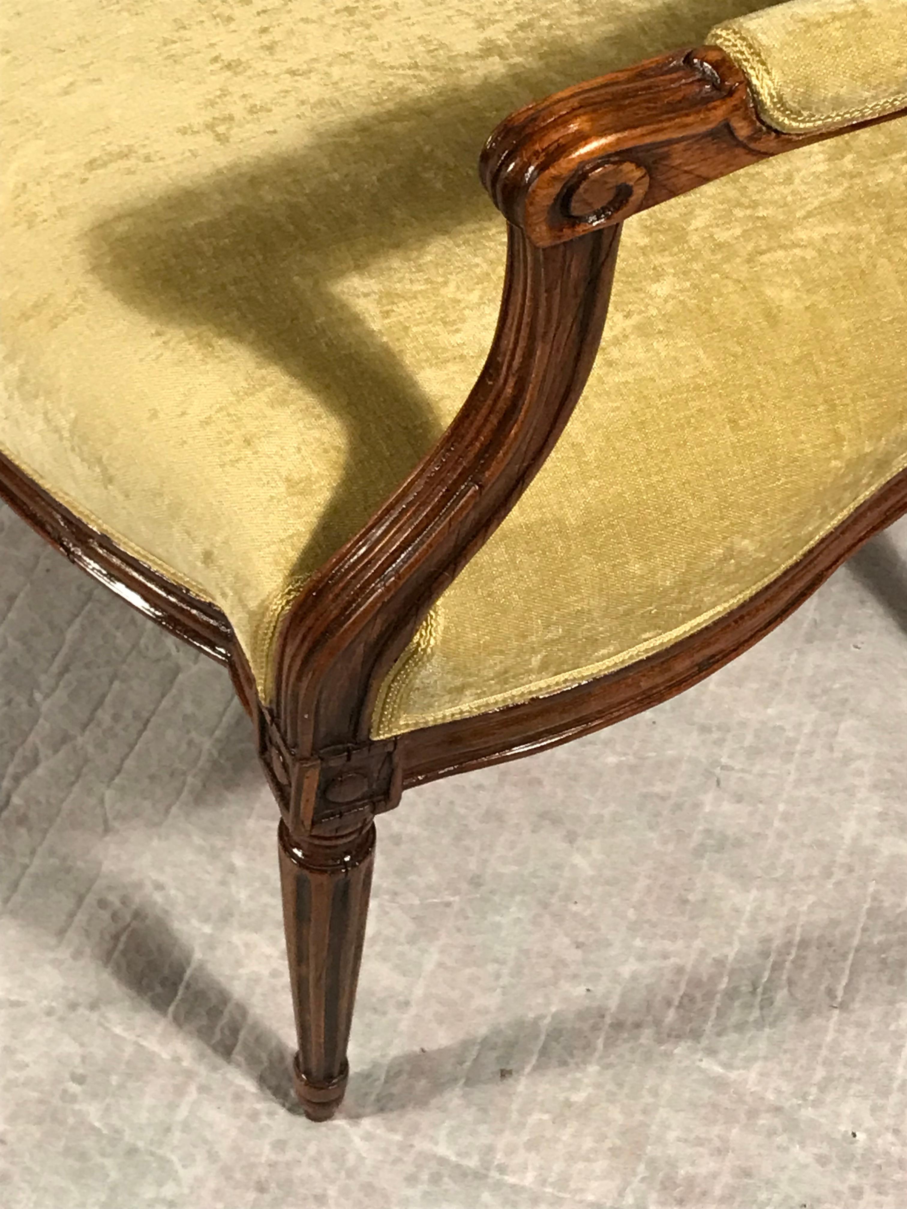 Paire de fauteuils Louis XVI du XVIIIe siècle en vente 1