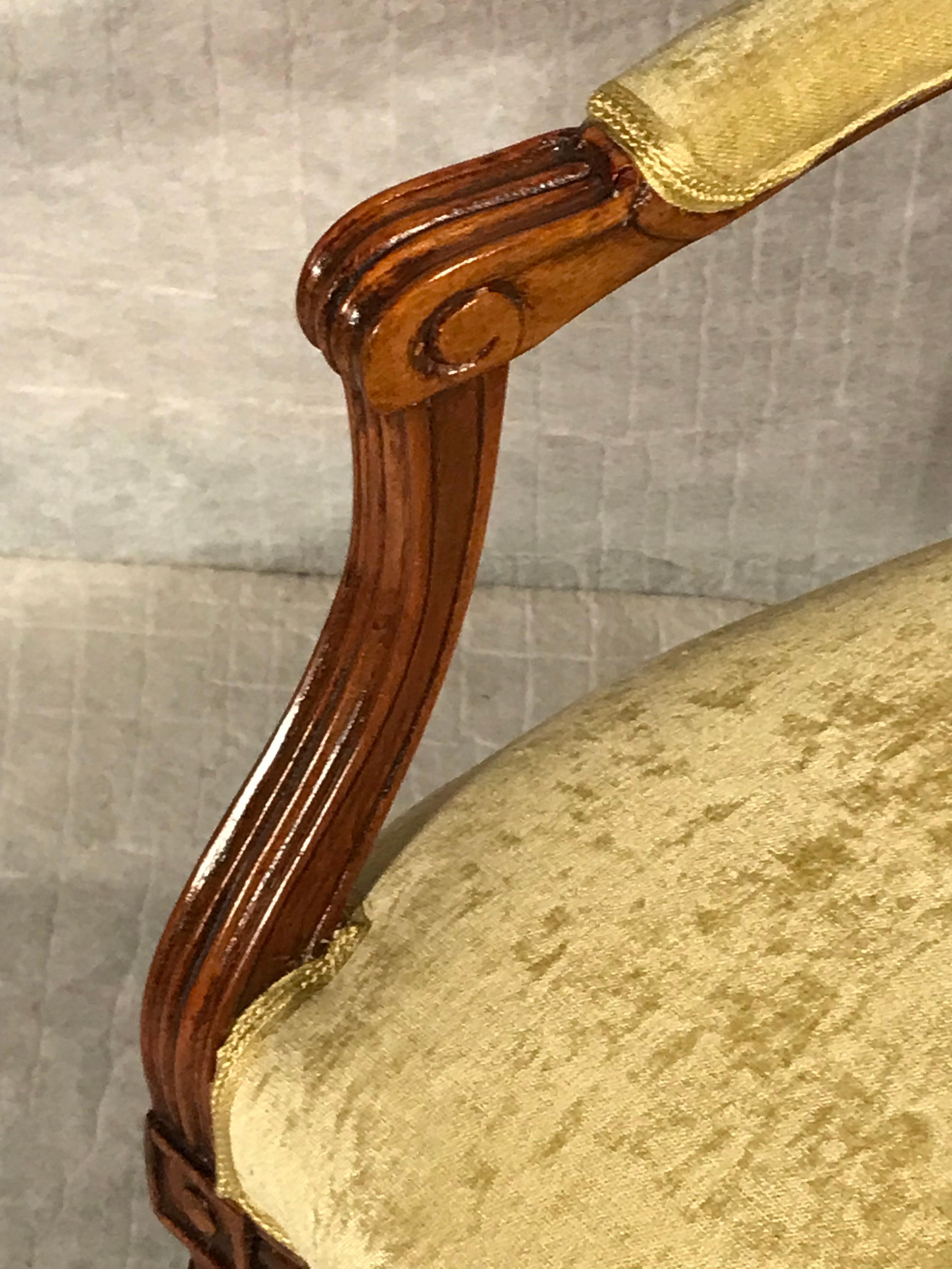 Paire de fauteuils Louis XVI du XVIIIe siècle en vente 2