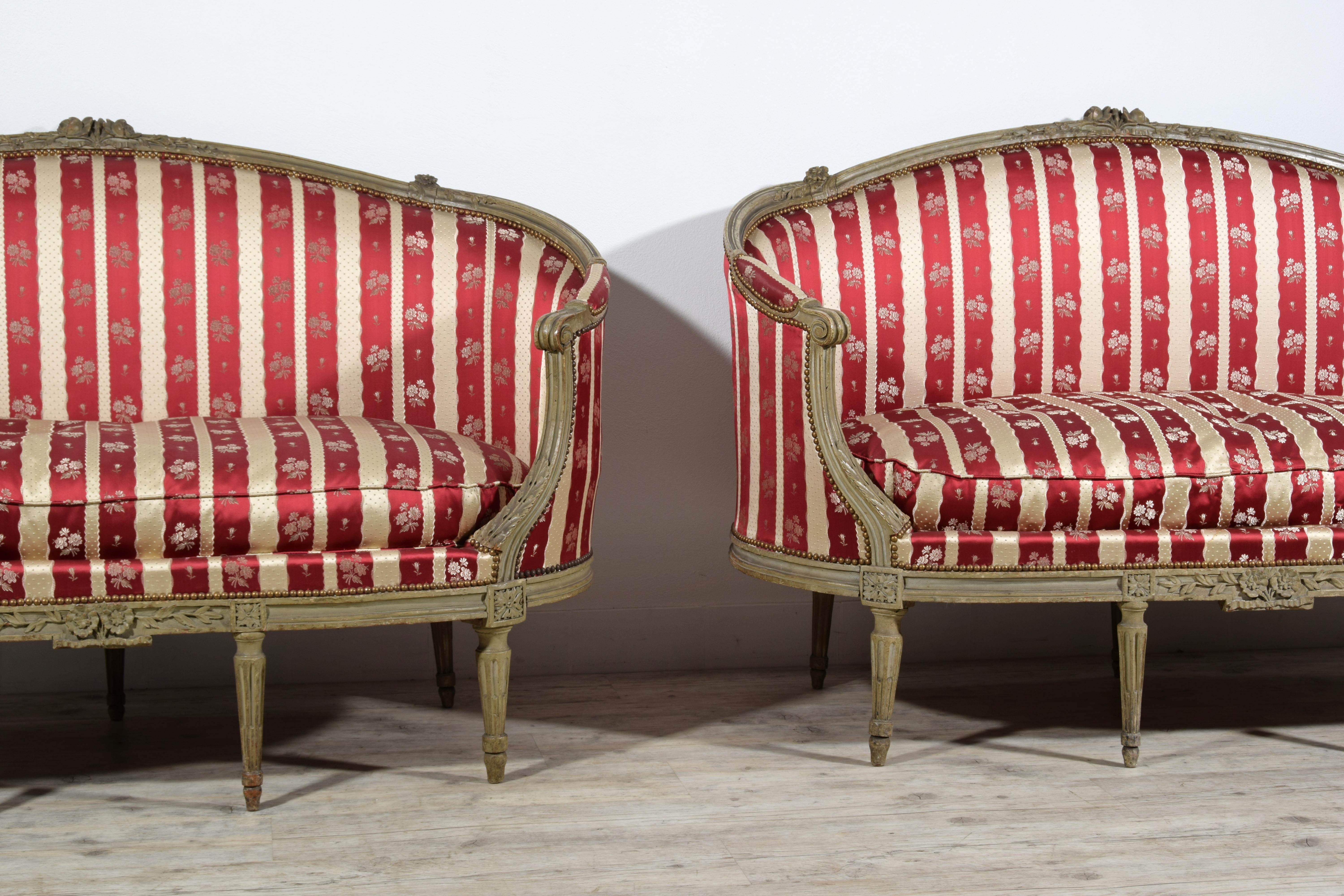 18th Century, Pair of Louis XVI French Lacquered Wood Corbeille Canapes For Sale 14