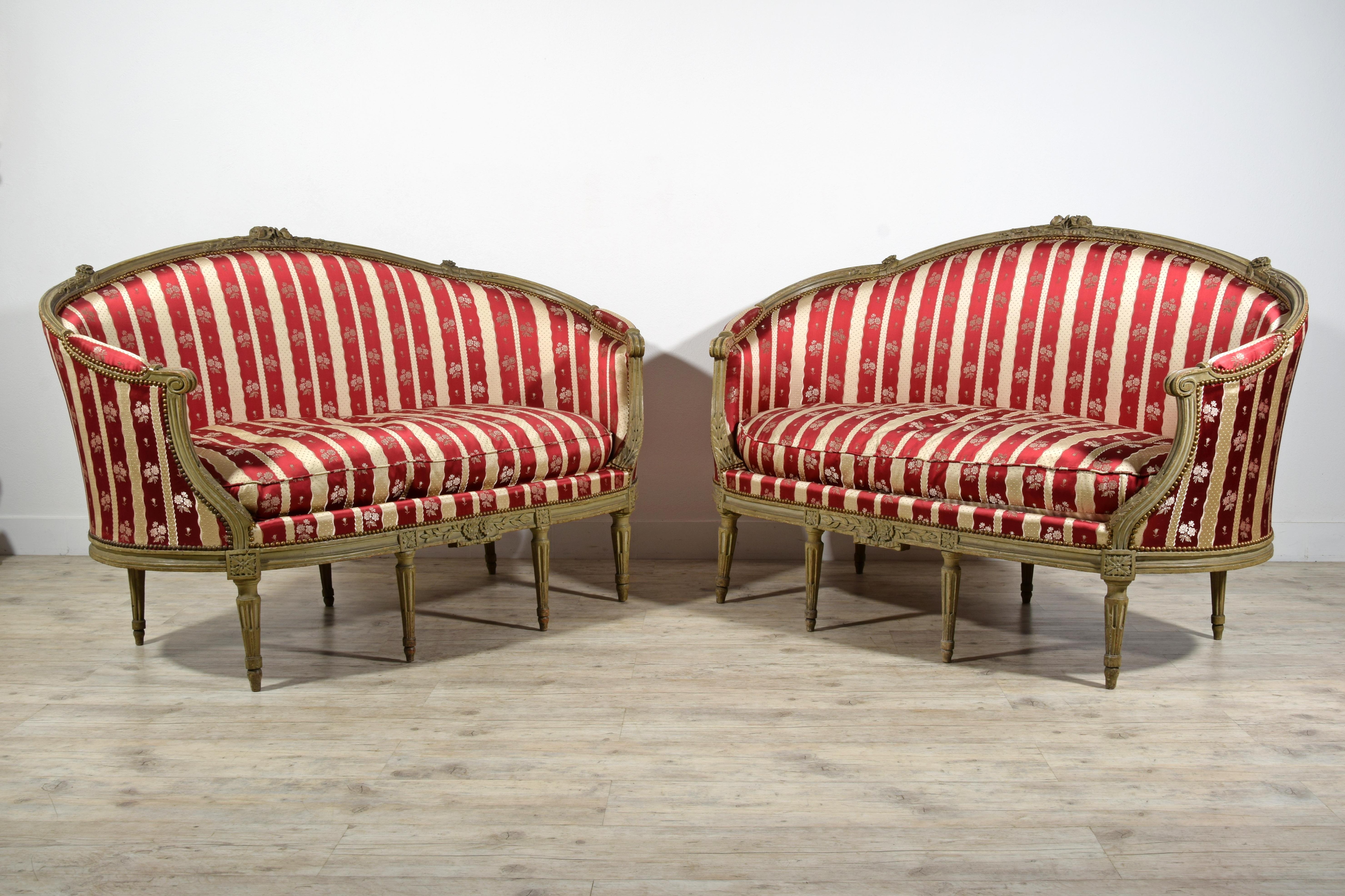 Hand-Carved 18th Century, Pair of Louis XVI French Lacquered Wood Corbeille Canapes For Sale
