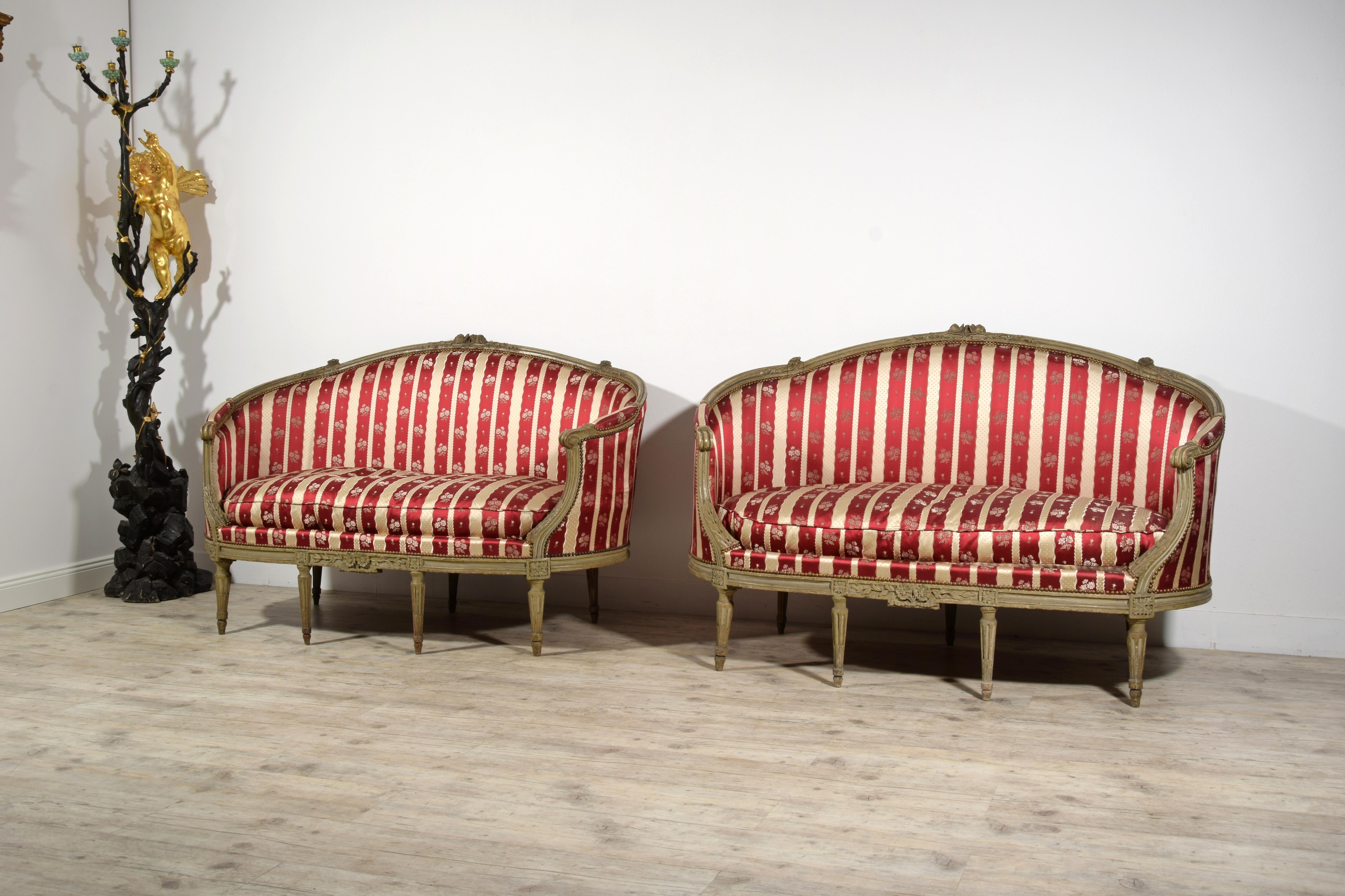 18th Century, Pair of Louis XVI French Lacquered Wood Corbeille Canapes For Sale 1