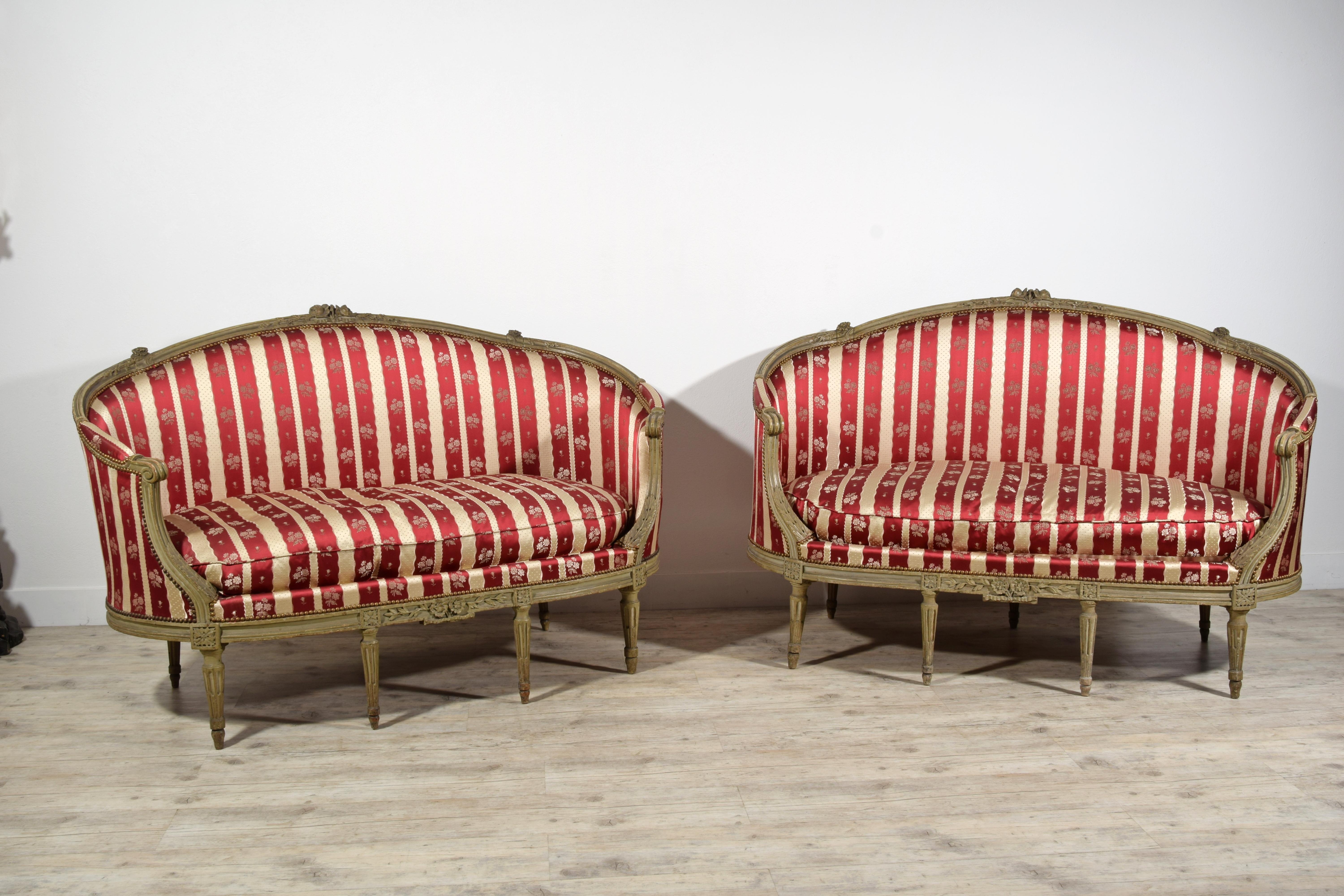 18th Century, Pair of Louis XVI French Lacquered Wood Corbeille Canapes For Sale 2