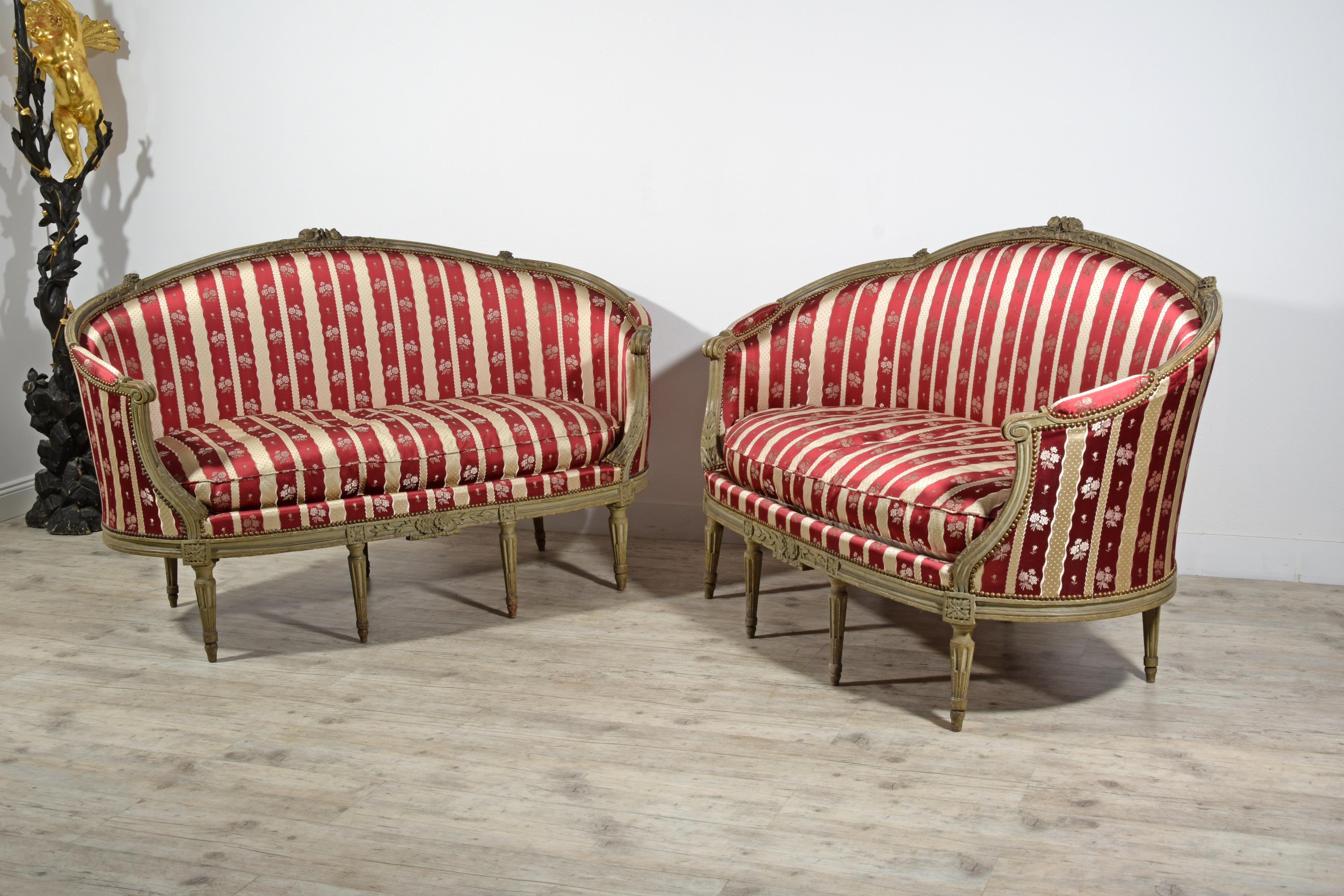 18th Century, Pair of Louis XVI French Lacquered Wood Corbeille Canapes For Sale 4