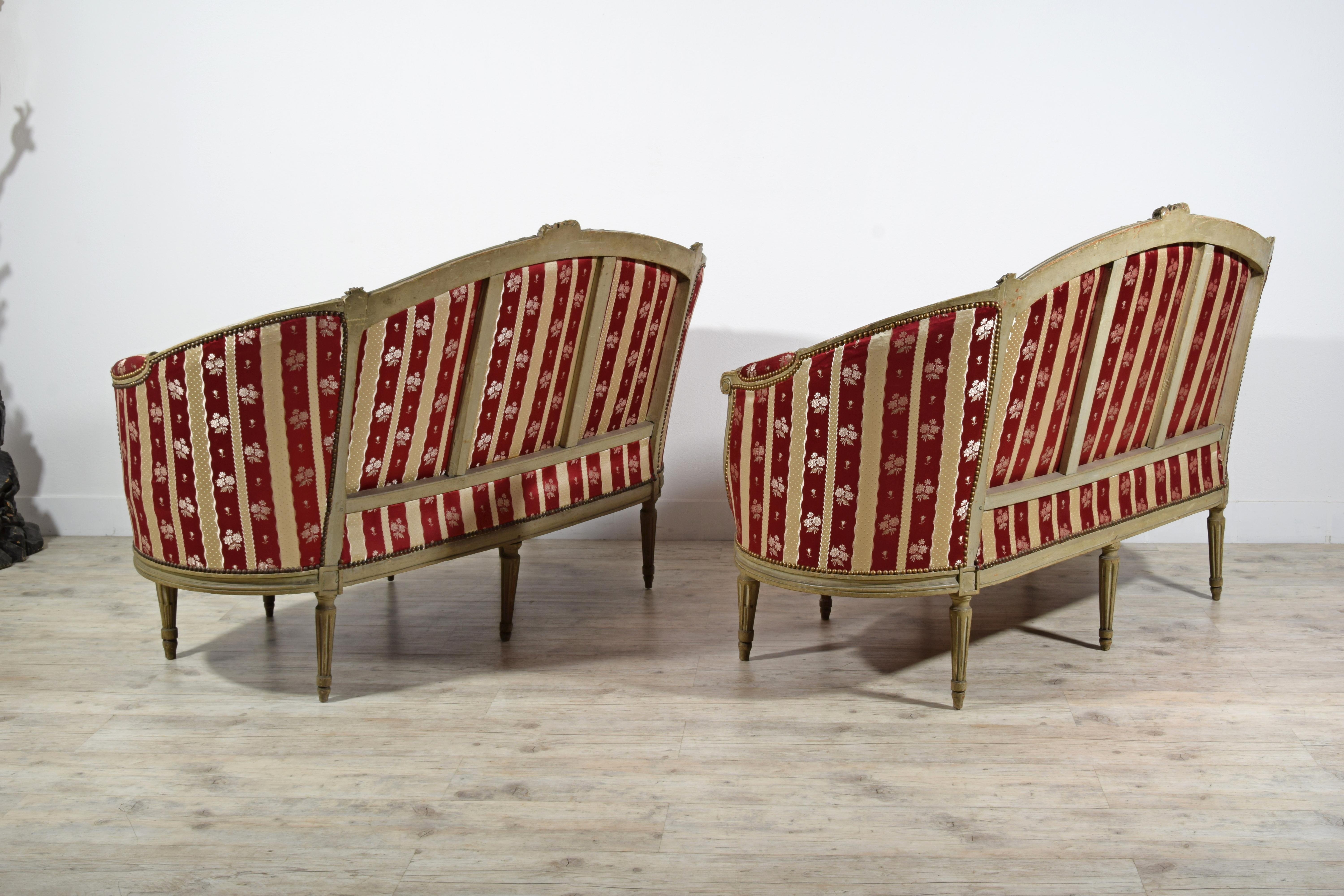 18th Century, Pair of Louis XVI French Lacquered Wood Corbeille Canapes For Sale 6