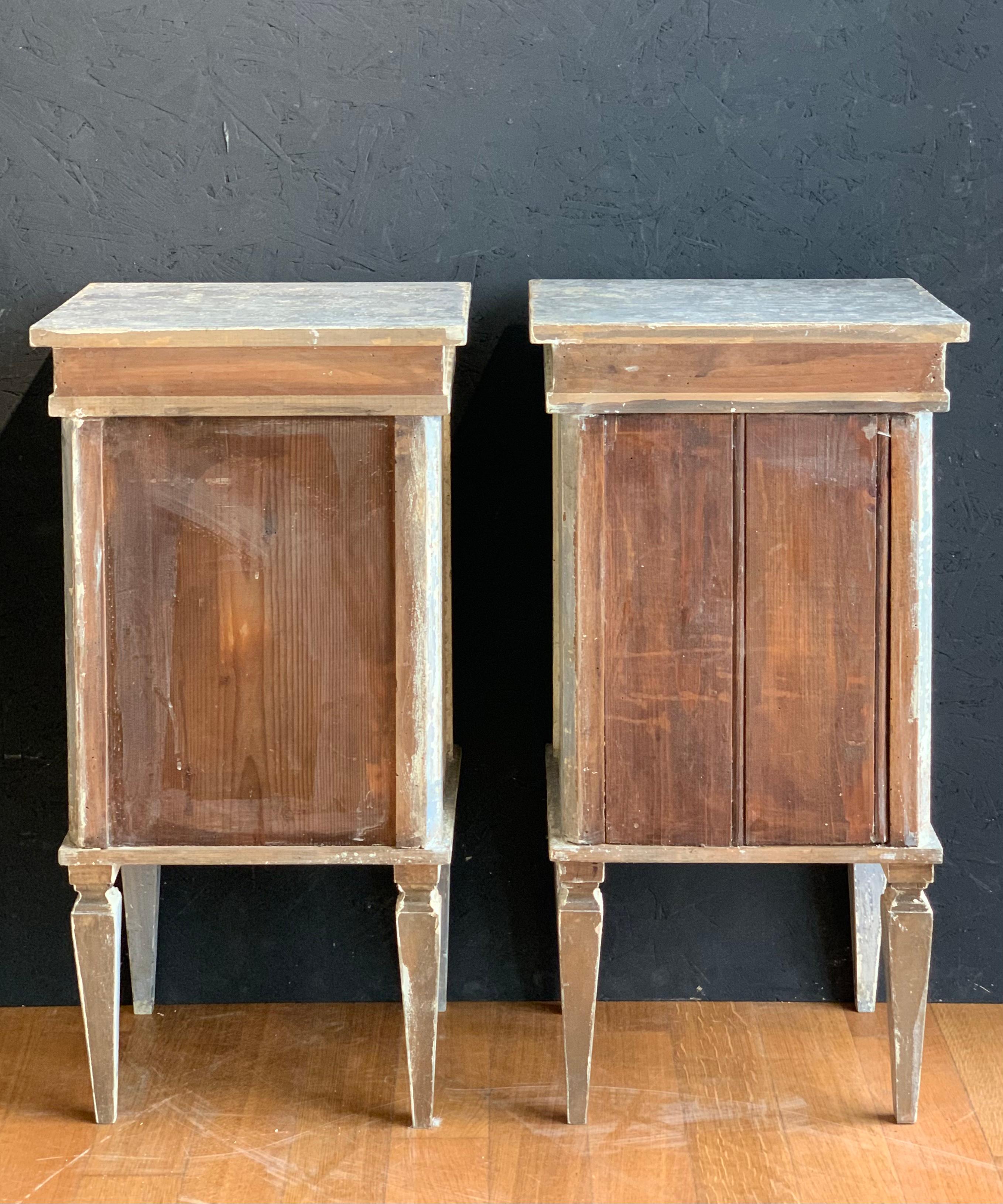 Italian 18th Century Pair of Painted Bedside Table