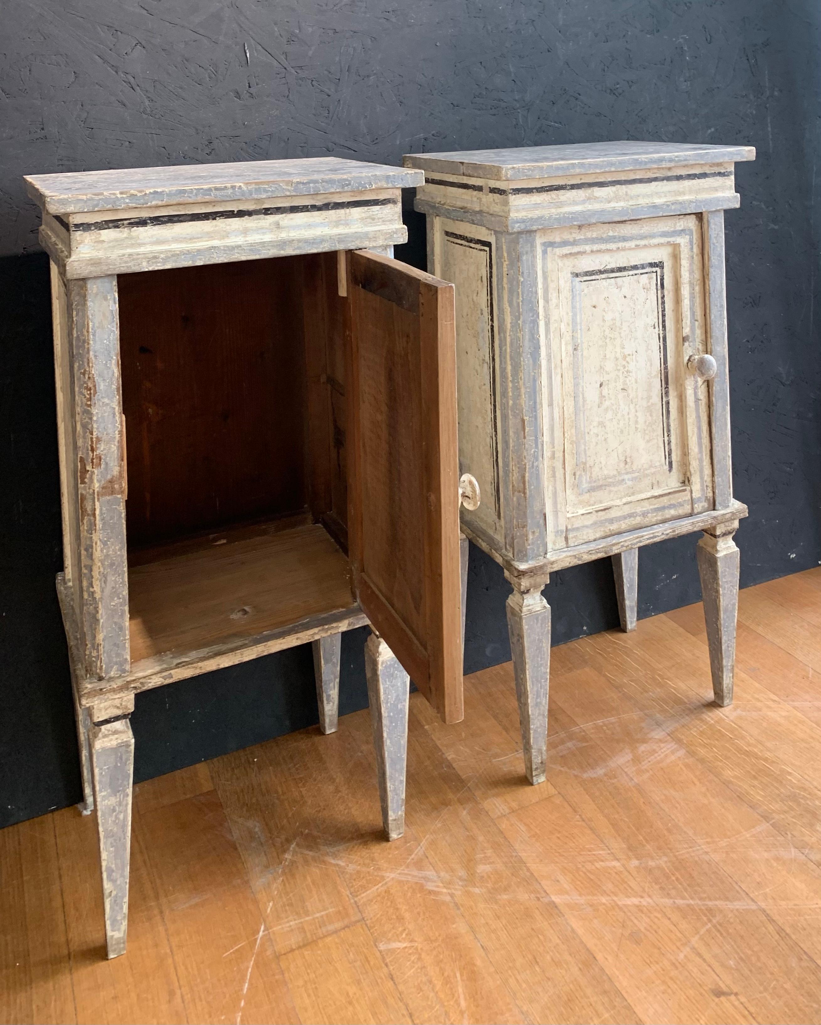 18th Century Pair of Painted Bedside Table In Good Condition In Firenze, FI