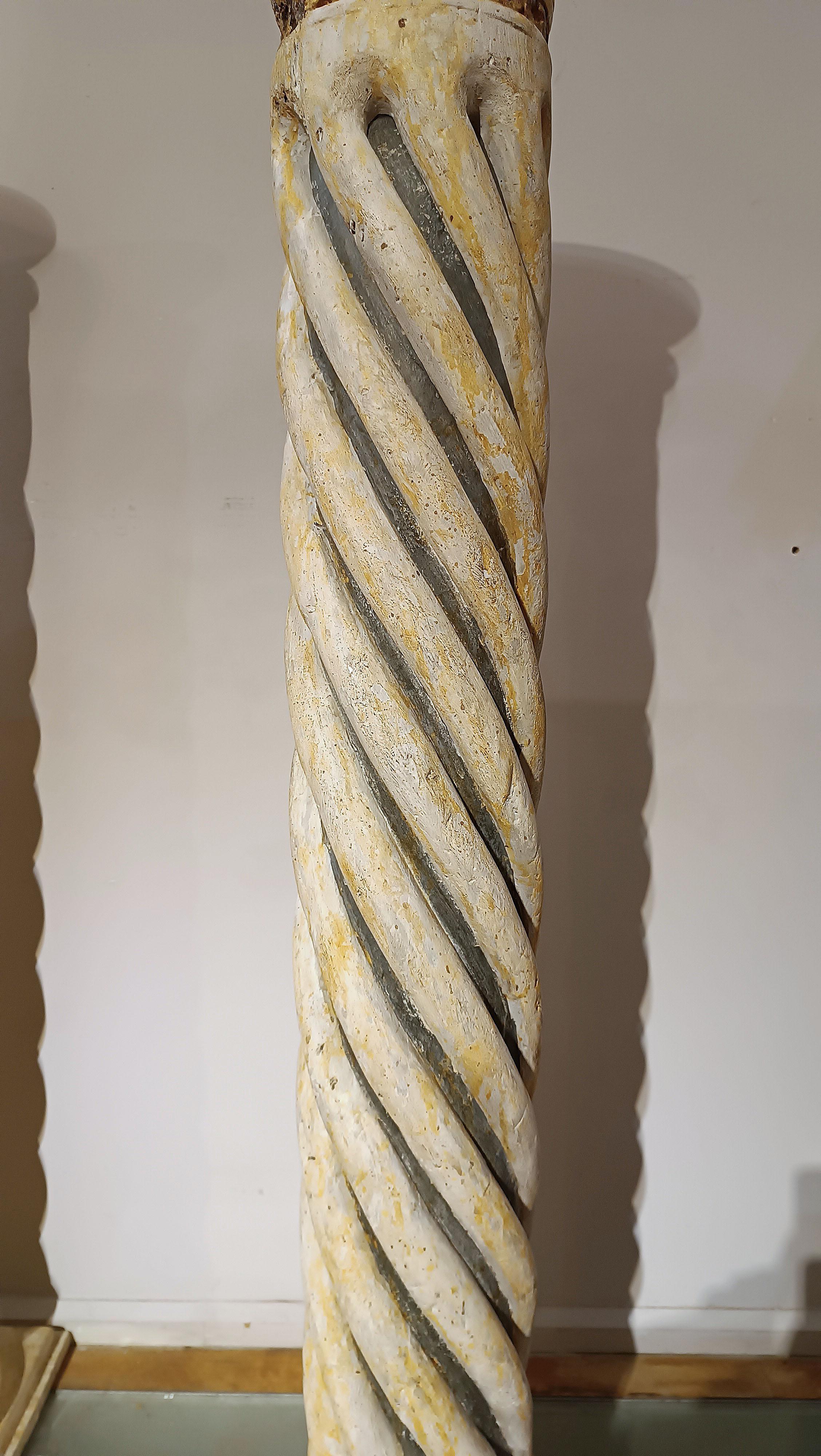 18th CENTURY PAIR OF PAINTED WOOD TWISTED COLUMNS For Sale 1