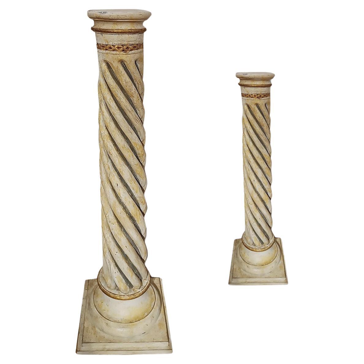 paire de colonnes torsadées en bois peint du 18e siècle
