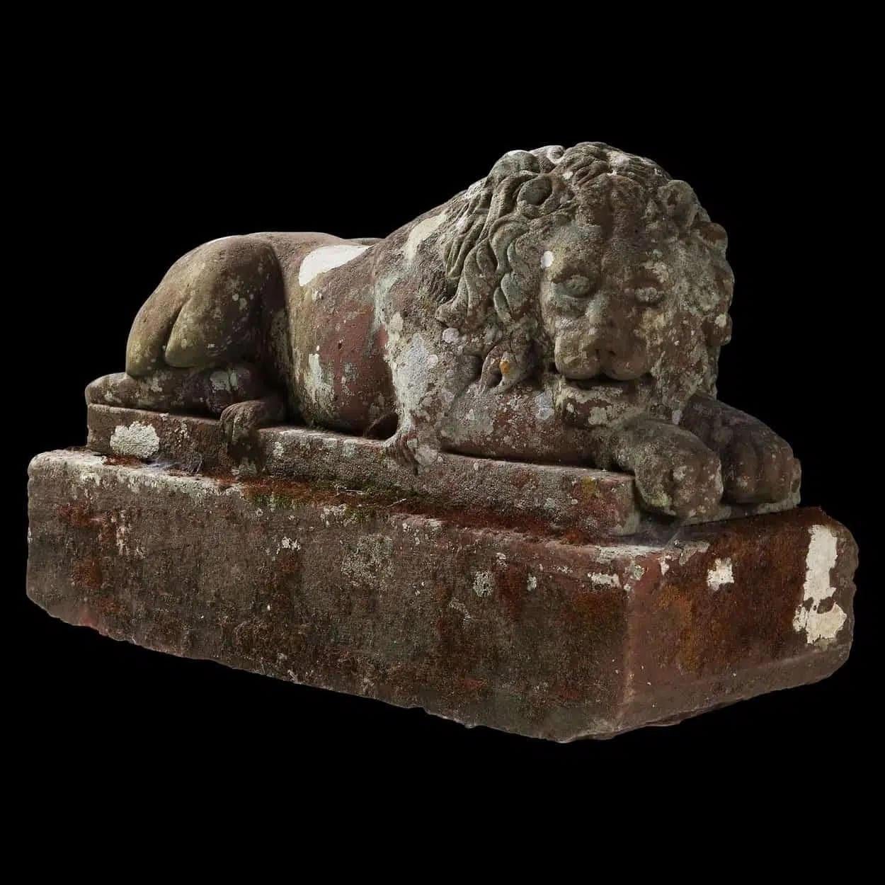 18th Century Pair of Recumbent Stone Carved Lions For Sale at 1stDibs