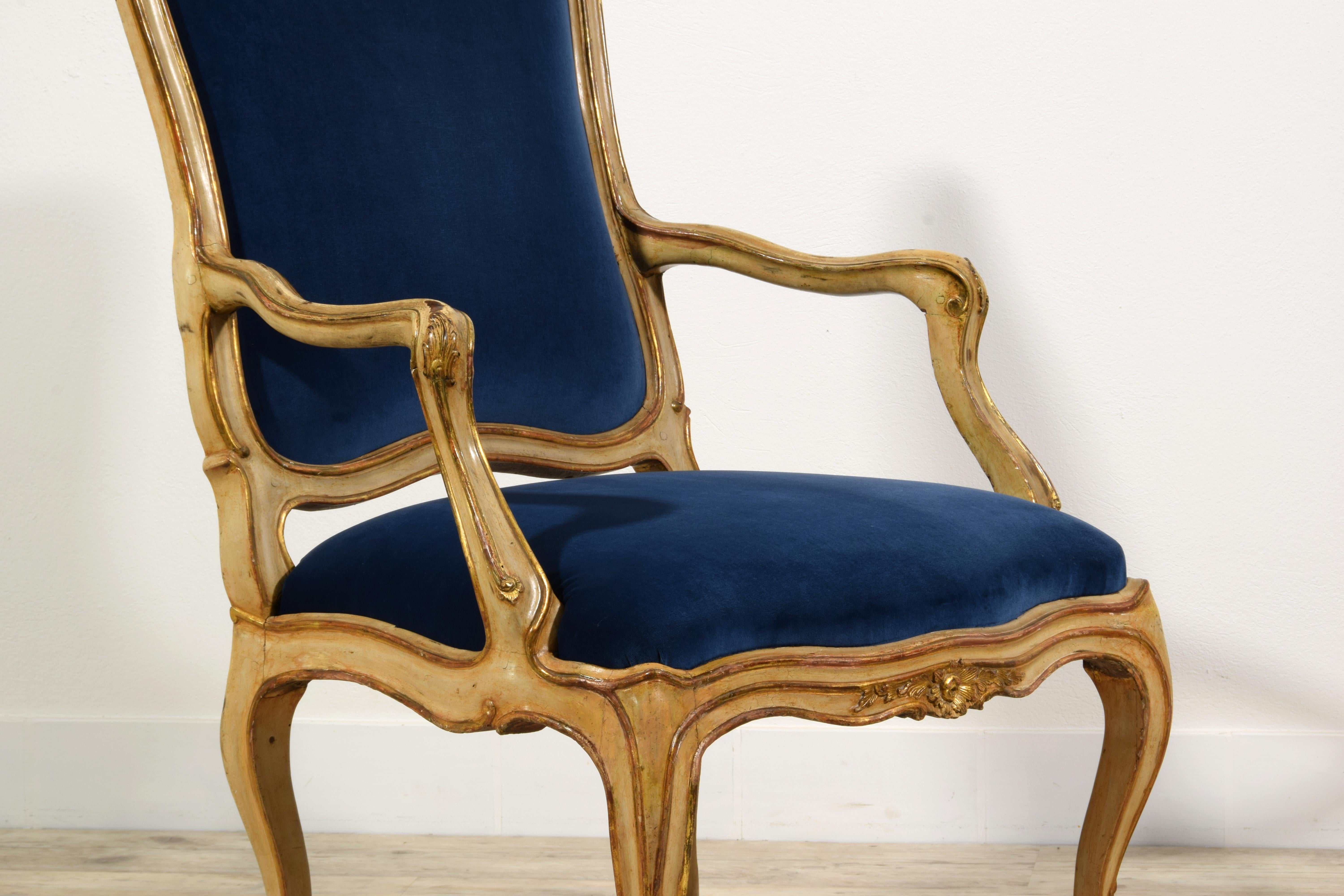 Paire de fauteuils rococo italiens laqués et en bois doré du 18ème siècle en vente 6
