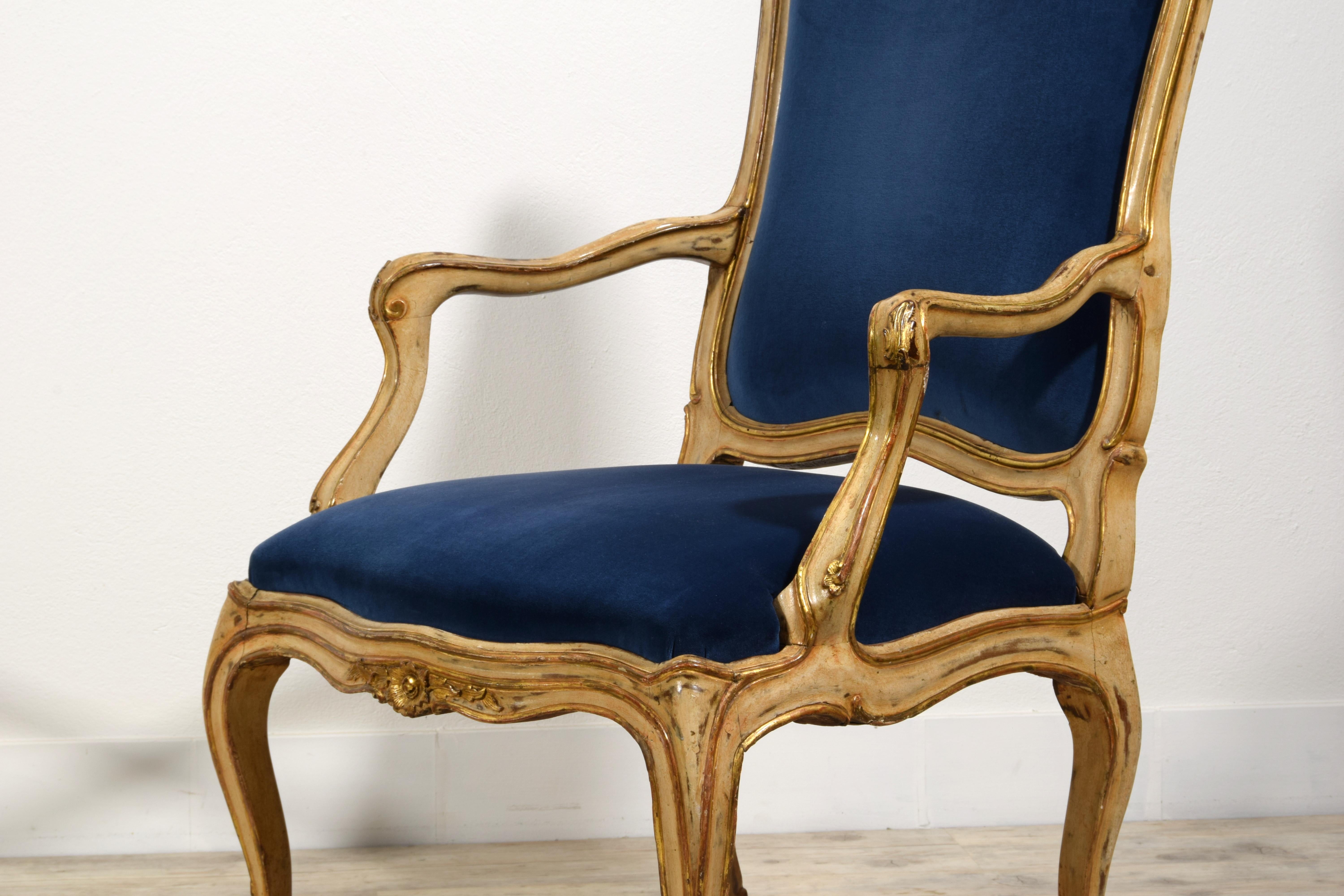 Paire de fauteuils rococo italiens laqués et en bois doré du 18ème siècle en vente 7