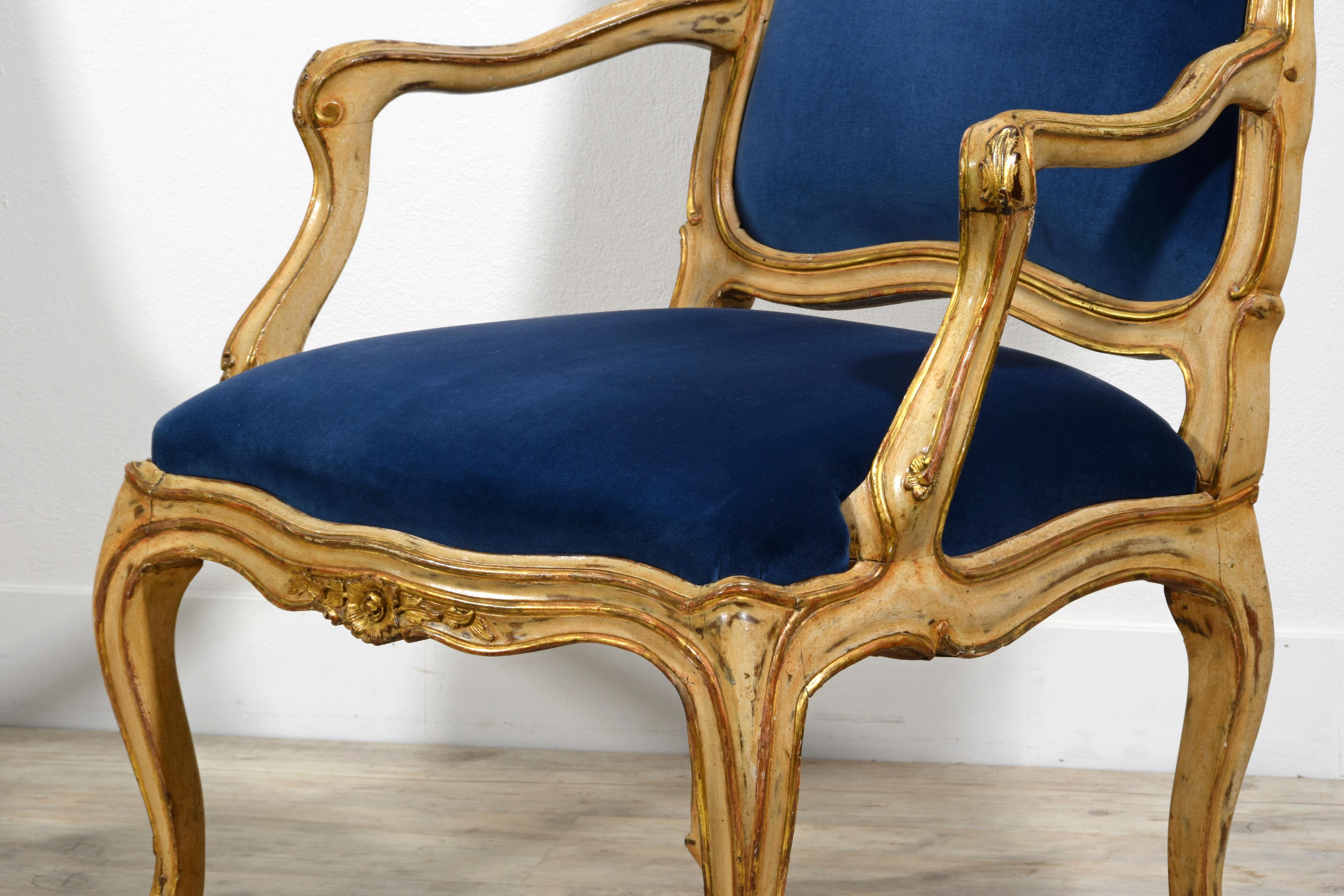 Paire de fauteuils rococo italiens laqués et en bois doré du 18ème siècle en vente 12