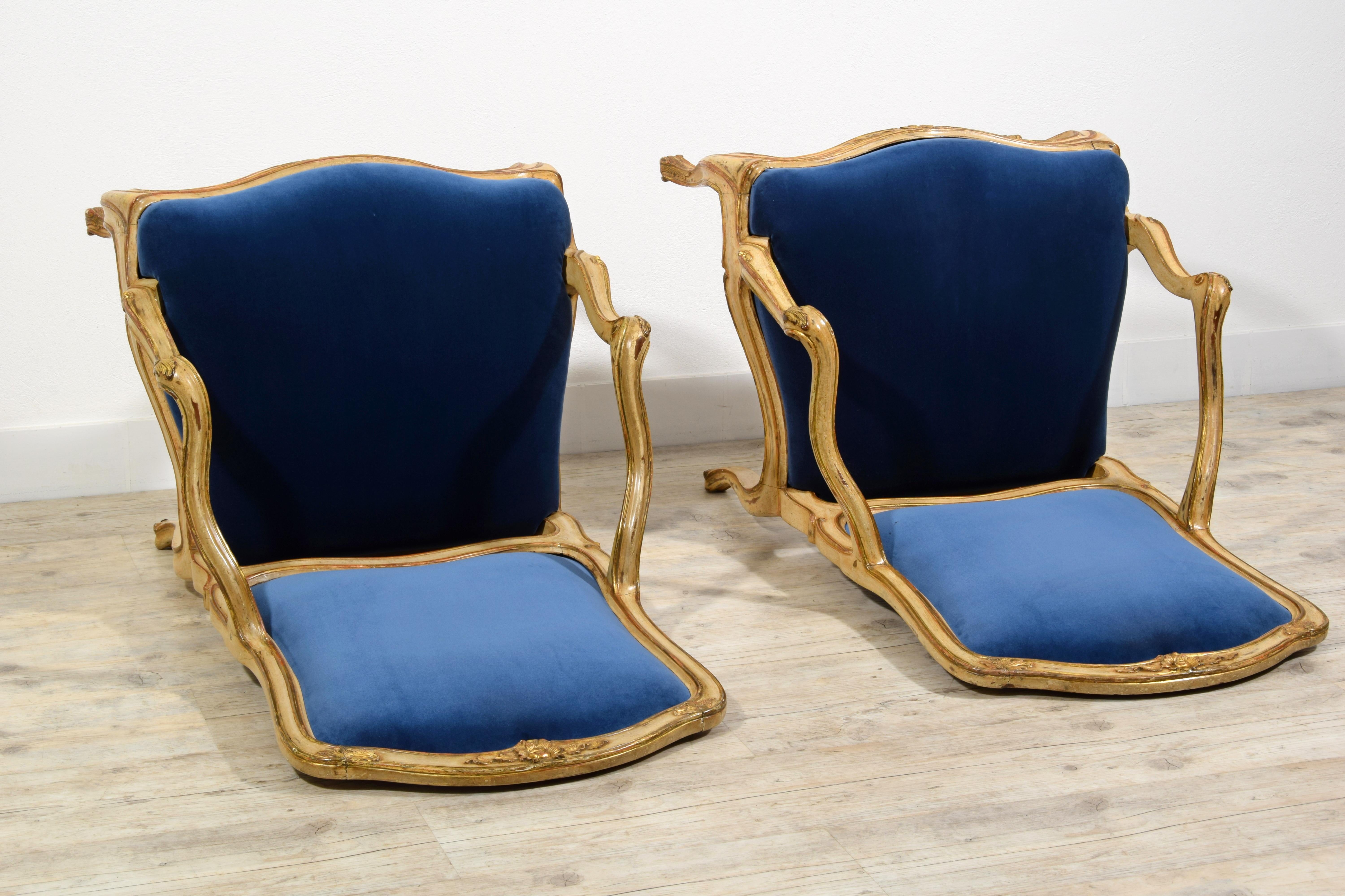 Paire de fauteuils rococo italiens laqués et en bois doré du 18ème siècle en vente 14