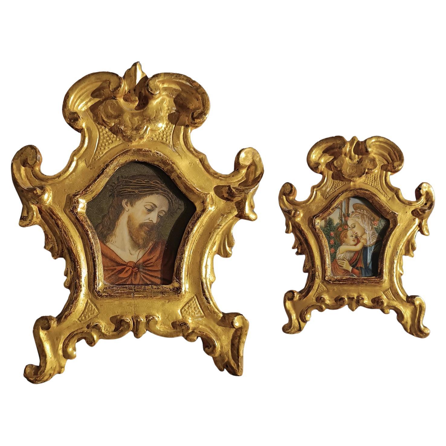 18th CENTURY PAIR OF SMALL GOLDEN FRAMES WITH PAINTINGS For Sale