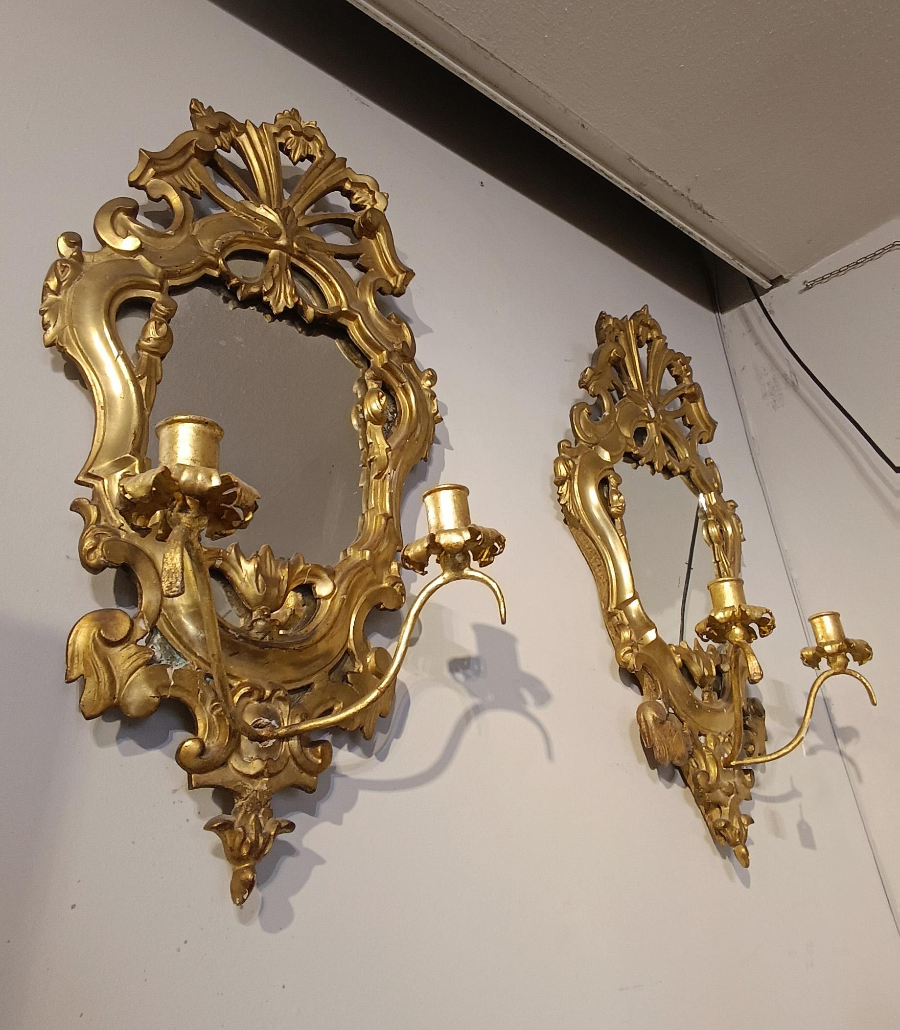 18th CENTURY PAIR OF SMALL GOLDEN MIRRORS WITH CANDLE HOLDERS For Sale 4