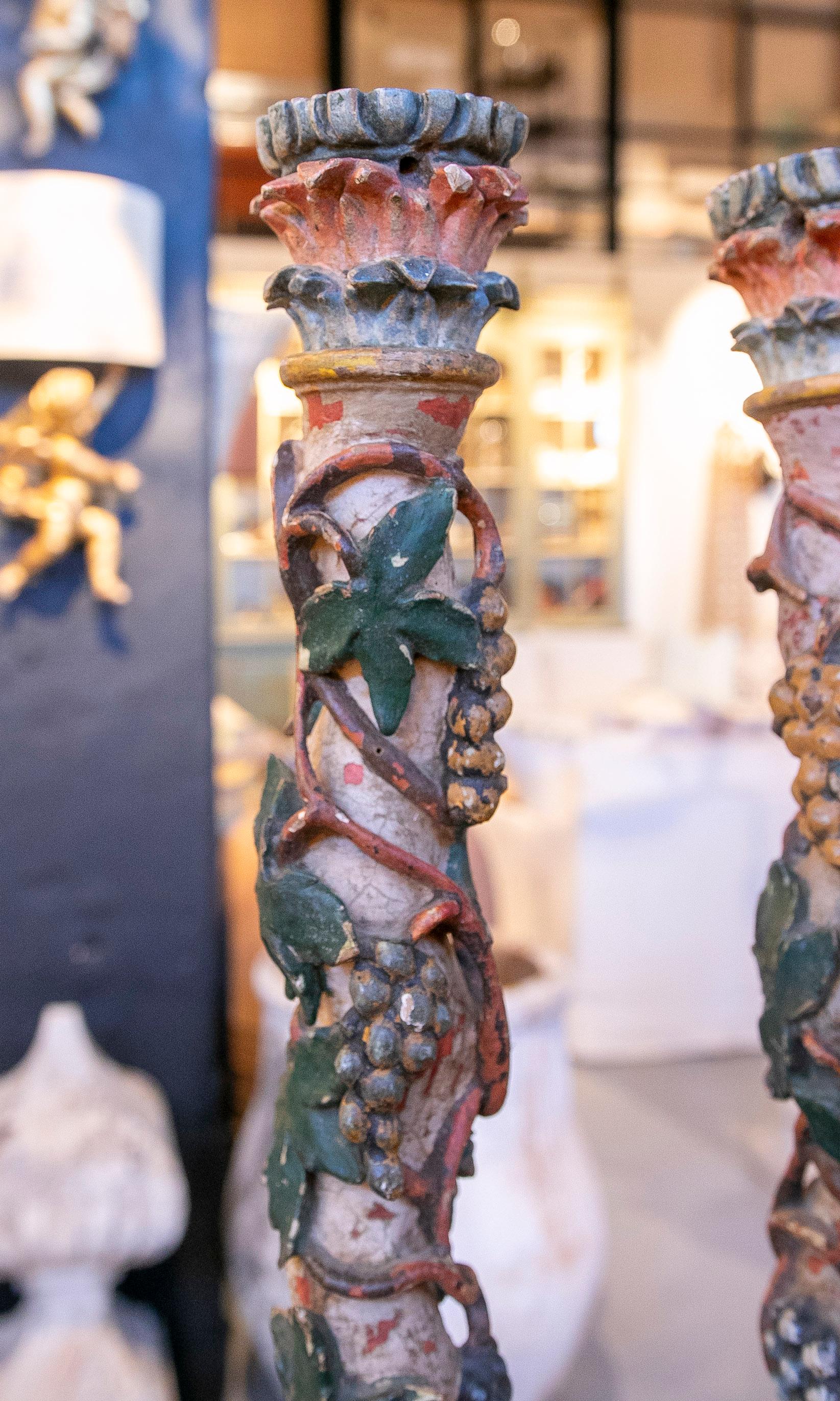 18th Century Pair of Solomon Columns with Carved and Polychrome Grapes in Wood For Sale 10