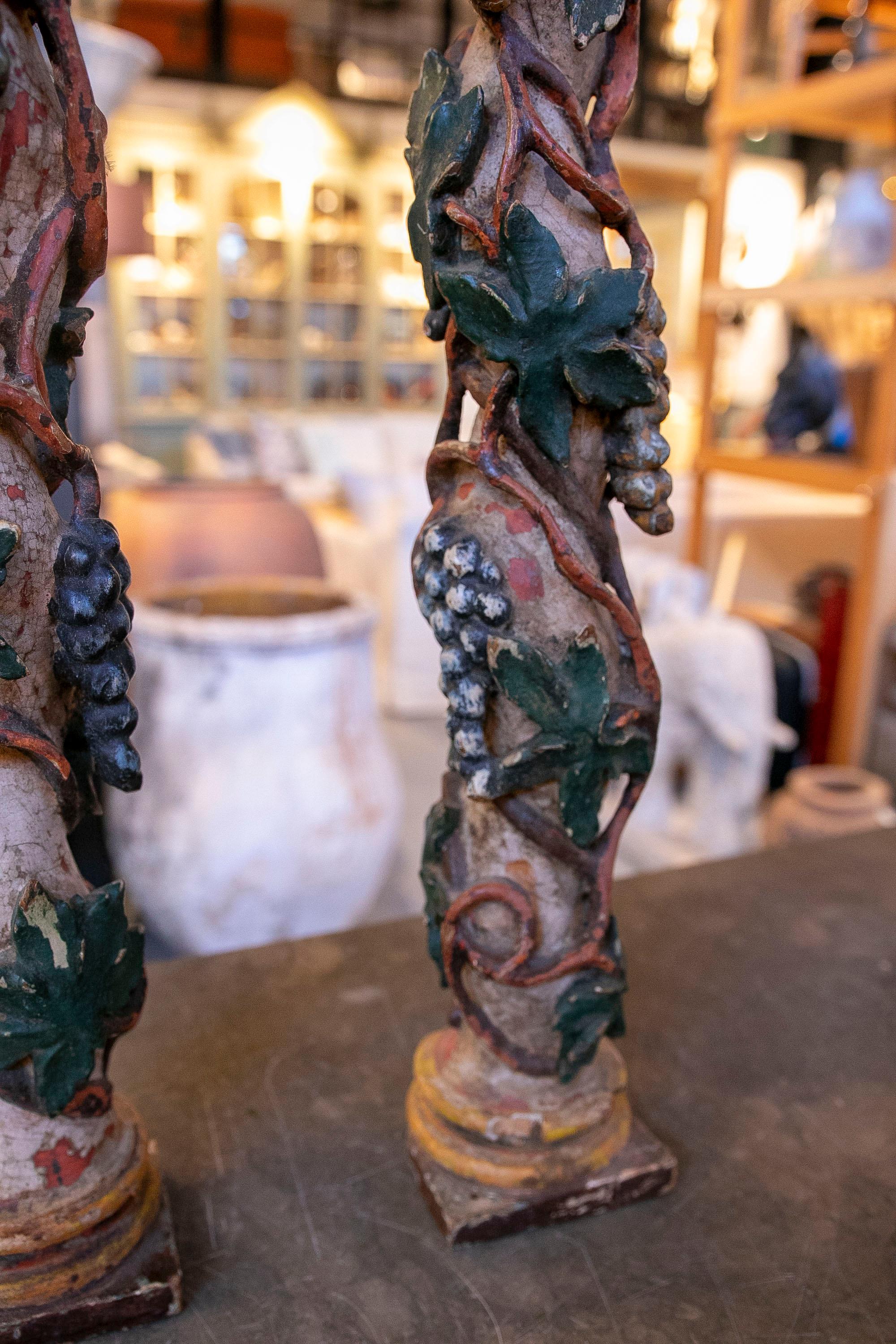 18th Century Pair of Solomon Columns with Carved and Polychrome Grapes in Wood For Sale 13