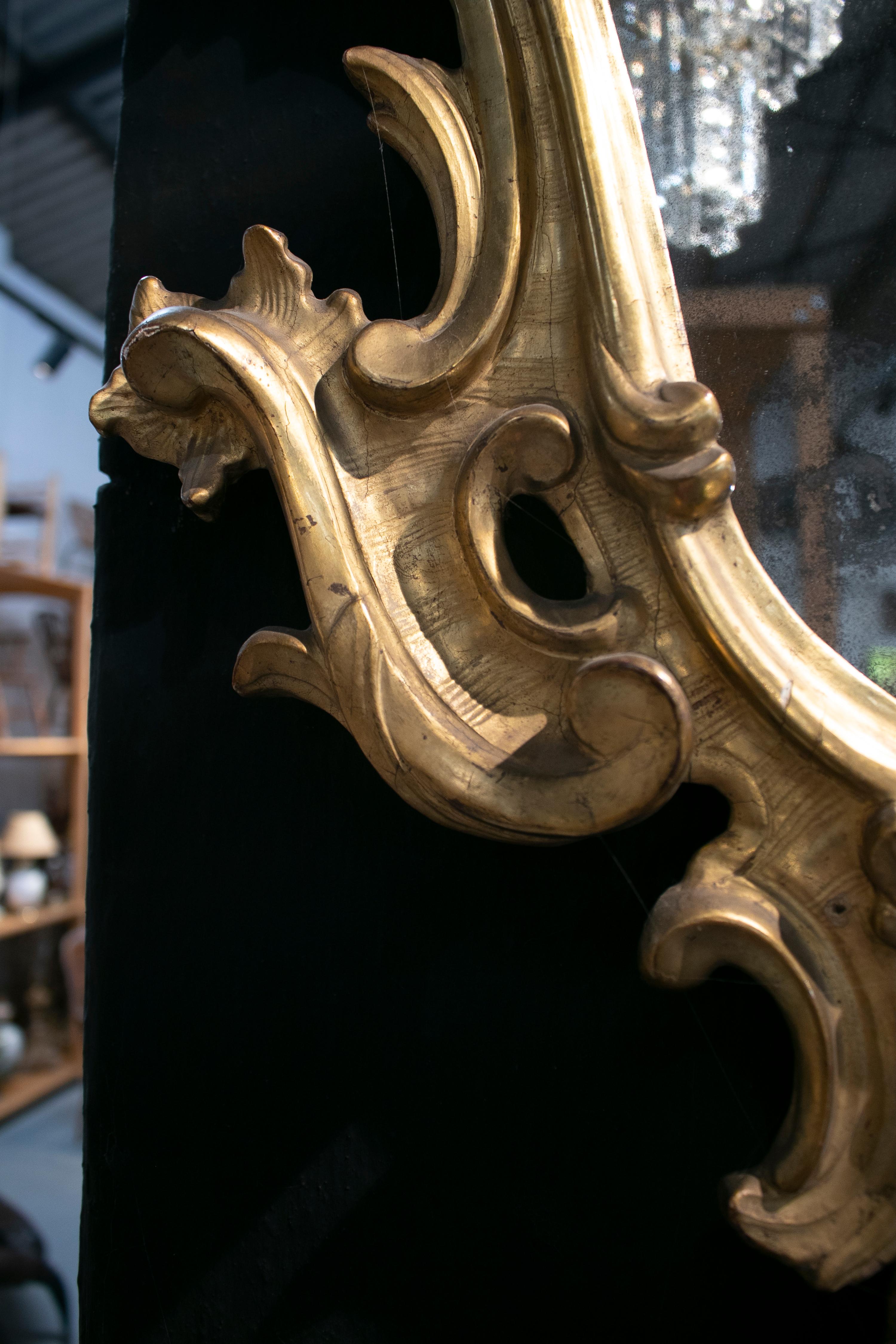 18th Century Pair of Spanish Isabelline Gold Gildwood Mirrors 4