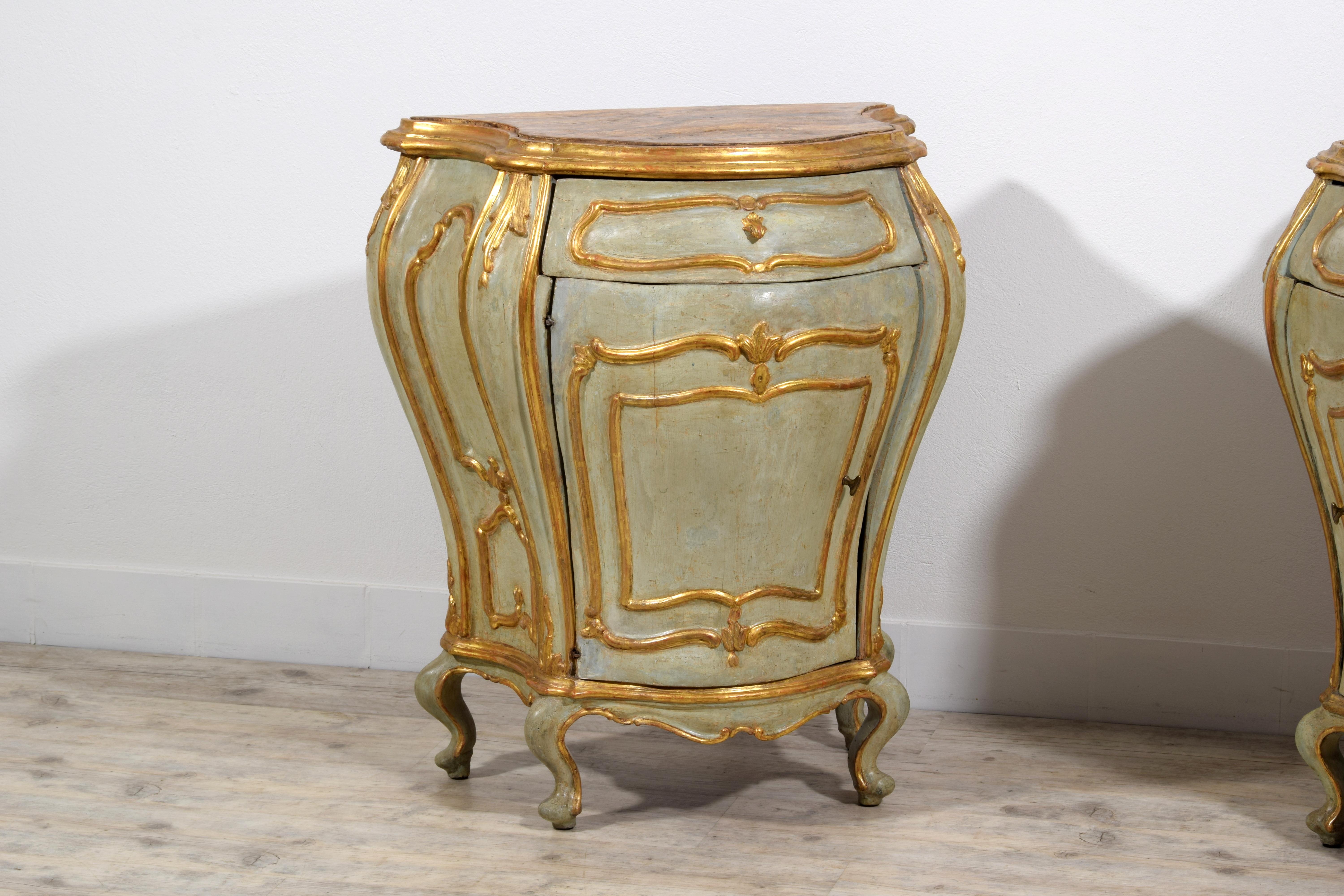 Siglo XVIII, Pareja de Armarios Barrocos Venecianos Lacados ang Madera Dorada en venta 7